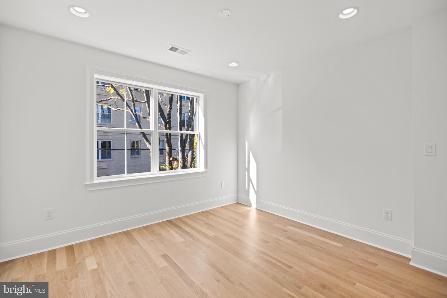 25 T ST NW, WASHINGTON, District Of Columbia 20010, 4 Bedrooms Bedrooms, ,3 BathroomsBathrooms,Residential,For sale,25 T ST NW,DCDC2232742 MLS # DCDC2232742