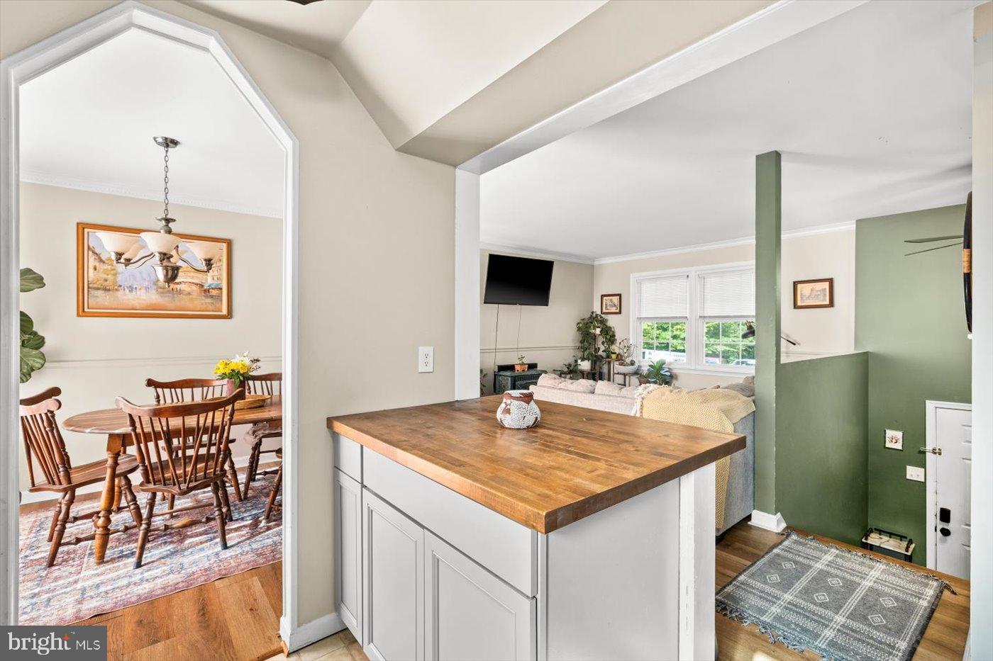 621 HOLLY CORNER RD, FREDERICKSBURG, Virginia 22406, 3 Bedrooms Bedrooms, 5 Rooms Rooms,2 BathroomsBathrooms,Residential,For sale,621 HOLLY CORNER RD,VAST2043240 MLS # VAST2043240