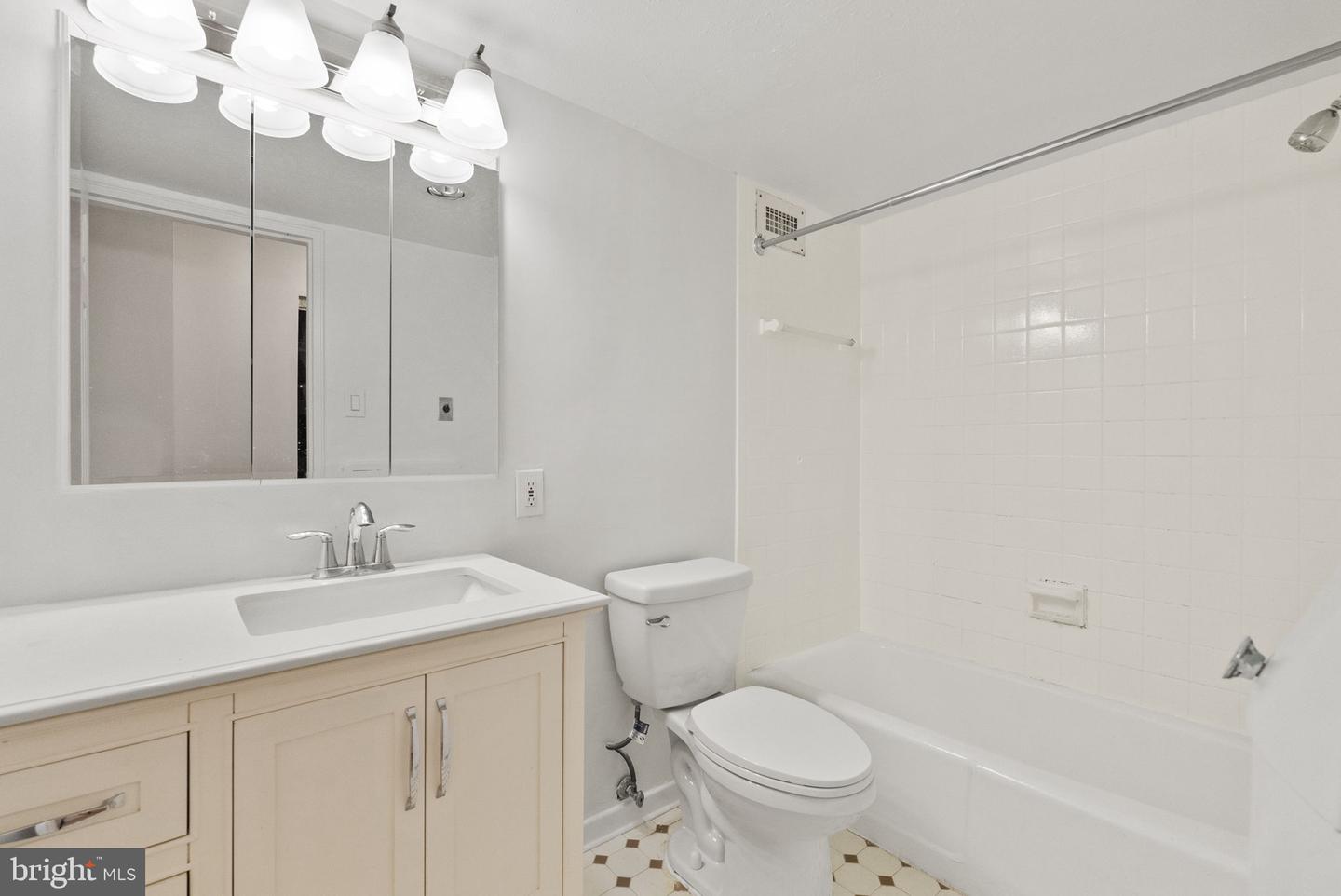 4600 S FOUR MILE RUN DR S #139, ARLINGTON, Virginia 22204, 1 Bedroom Bedrooms, ,1 BathroomBathrooms,Residential,For sale,4600 S FOUR MILE RUN DR S #139,VAAR2066362 MLS # VAAR2066362