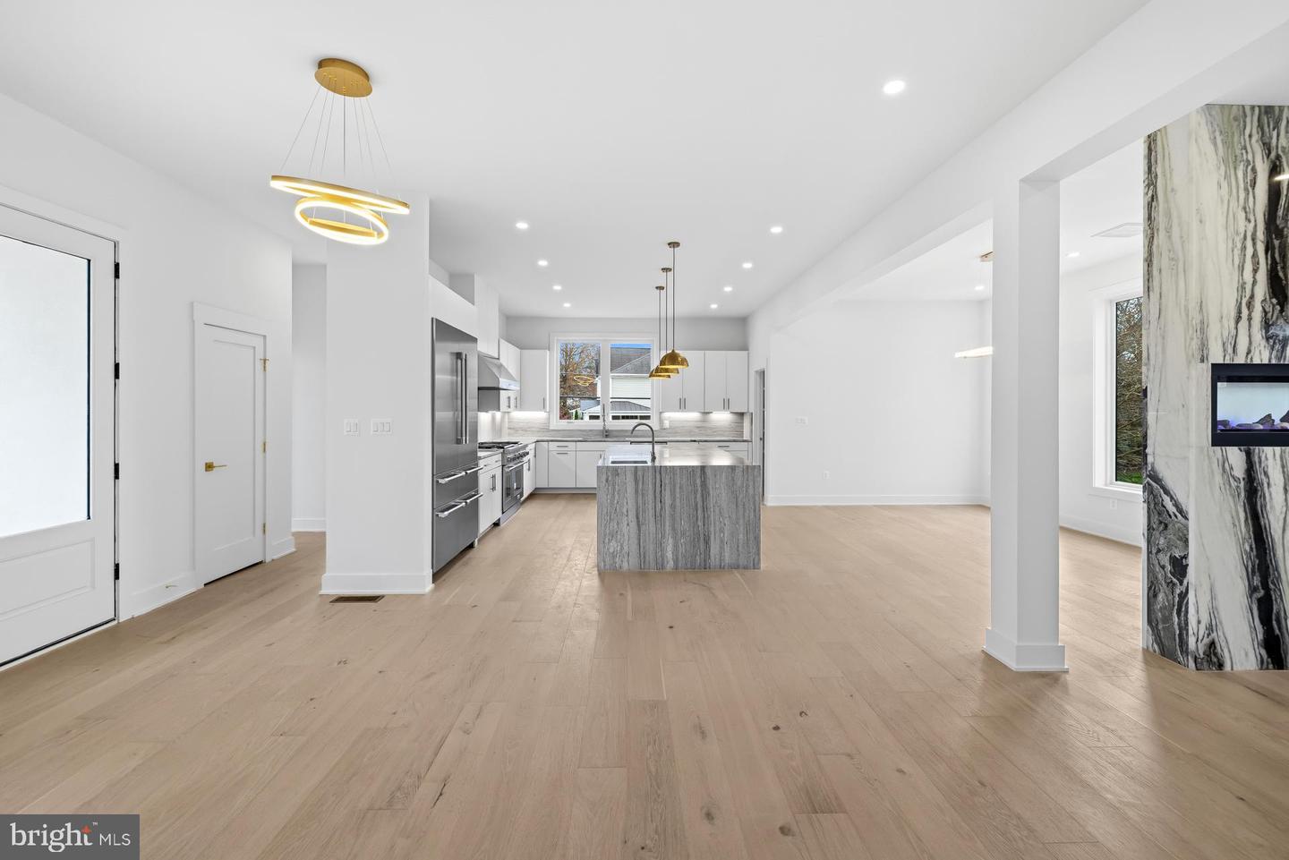 719 MEADOW LN SW, VIENNA, Virginia 22180, 6 Bedrooms Bedrooms, ,6 BathroomsBathrooms,Residential,For sale,719 MEADOW LN SW,VAFX2280146 MLS # VAFX2280146