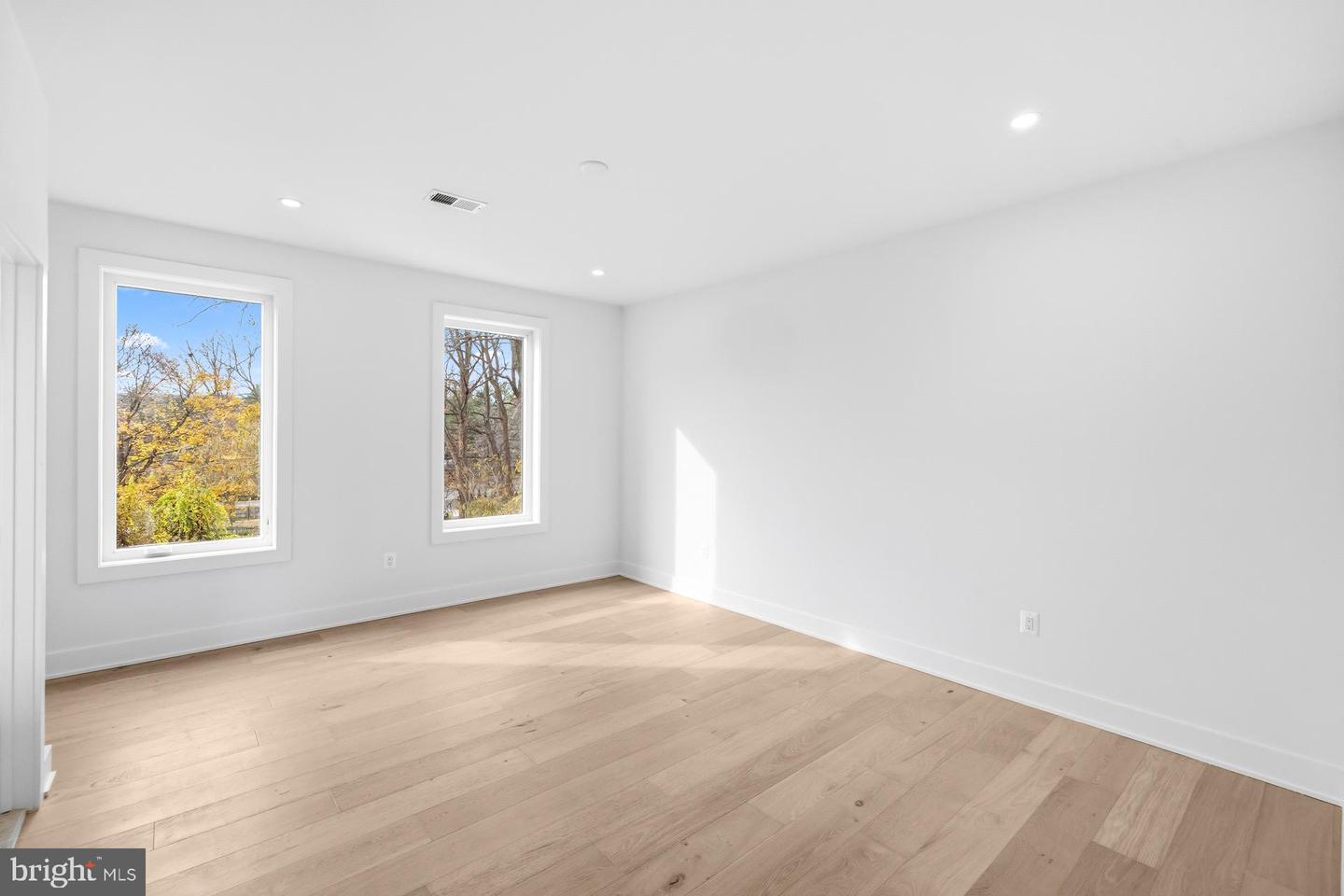 719 MEADOW LN SW, VIENNA, Virginia 22180, 6 Bedrooms Bedrooms, ,6 BathroomsBathrooms,Residential,For sale,719 MEADOW LN SW,VAFX2280146 MLS # VAFX2280146