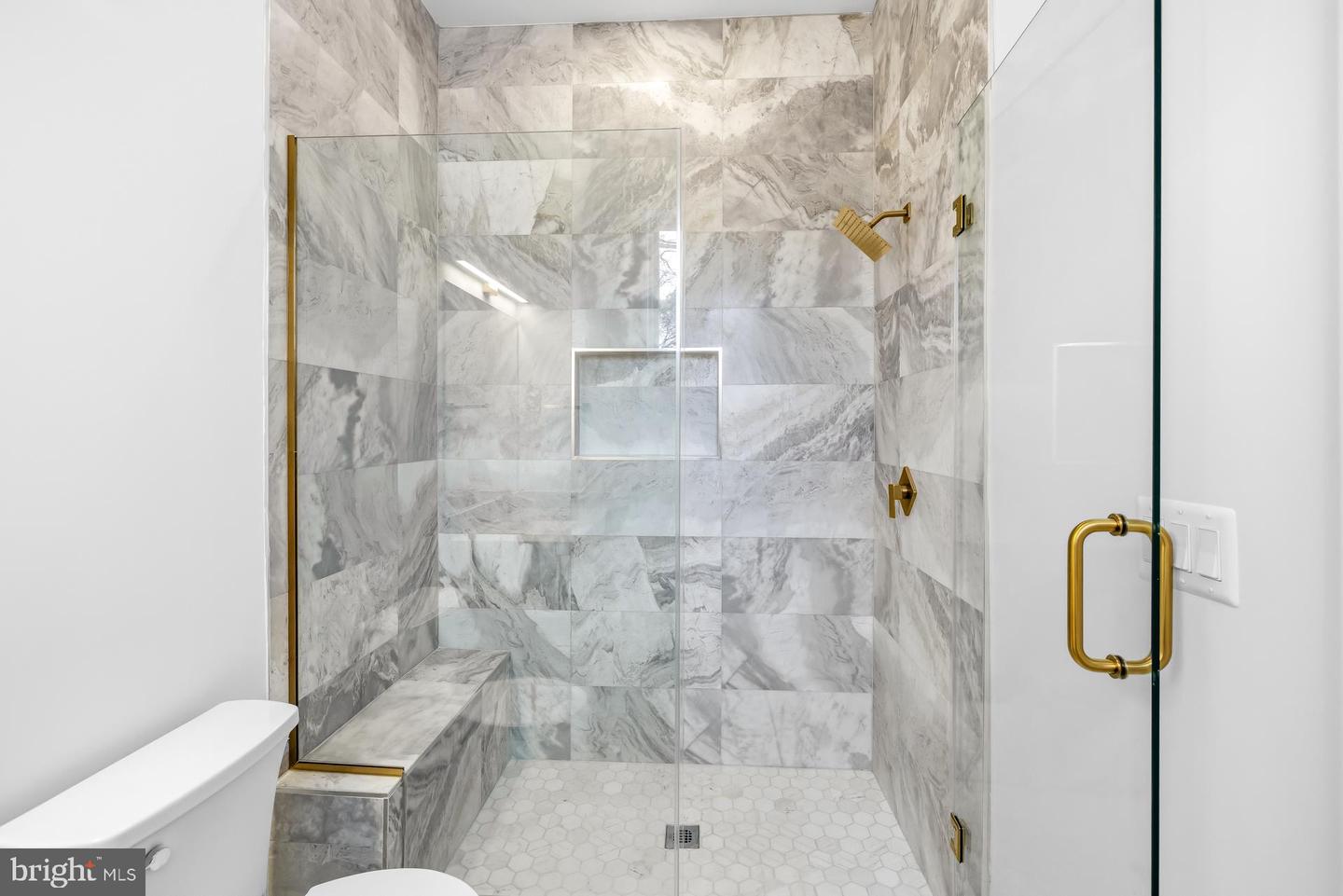 719 MEADOW LN SW, VIENNA, Virginia 22180, 6 Bedrooms Bedrooms, ,6 BathroomsBathrooms,Residential,For sale,719 MEADOW LN SW,VAFX2280146 MLS # VAFX2280146