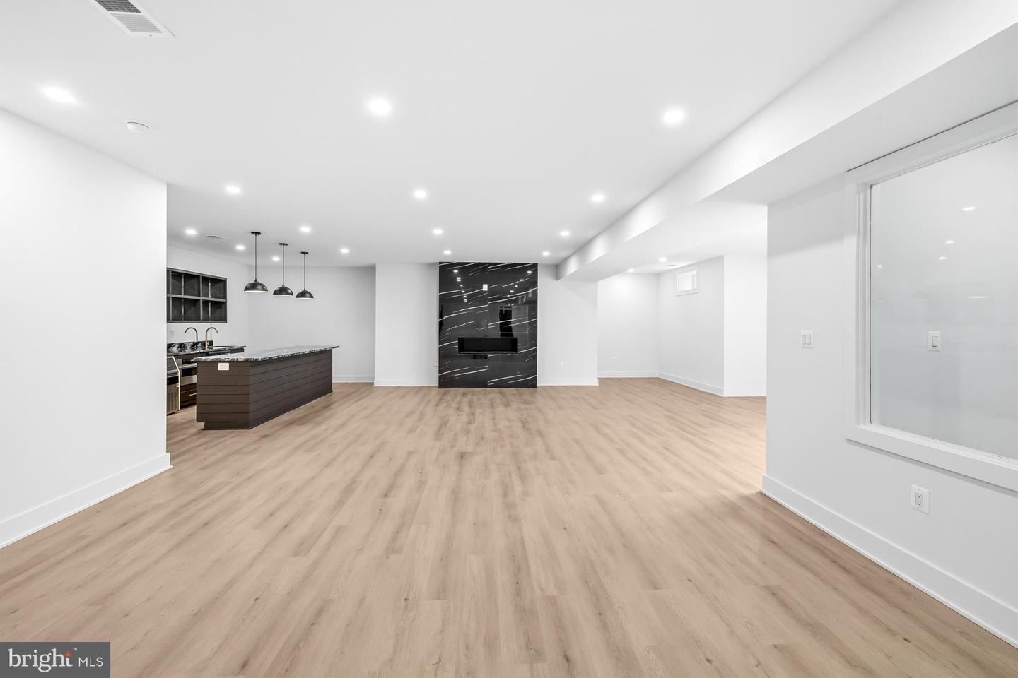 719 MEADOW LN SW, VIENNA, Virginia 22180, 6 Bedrooms Bedrooms, ,6 BathroomsBathrooms,Residential,For sale,719 MEADOW LN SW,VAFX2280146 MLS # VAFX2280146