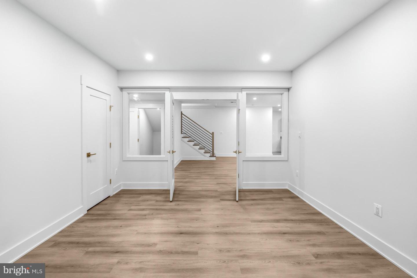 719 MEADOW LN SW, VIENNA, Virginia 22180, 6 Bedrooms Bedrooms, ,6 BathroomsBathrooms,Residential,For sale,719 MEADOW LN SW,VAFX2280146 MLS # VAFX2280146