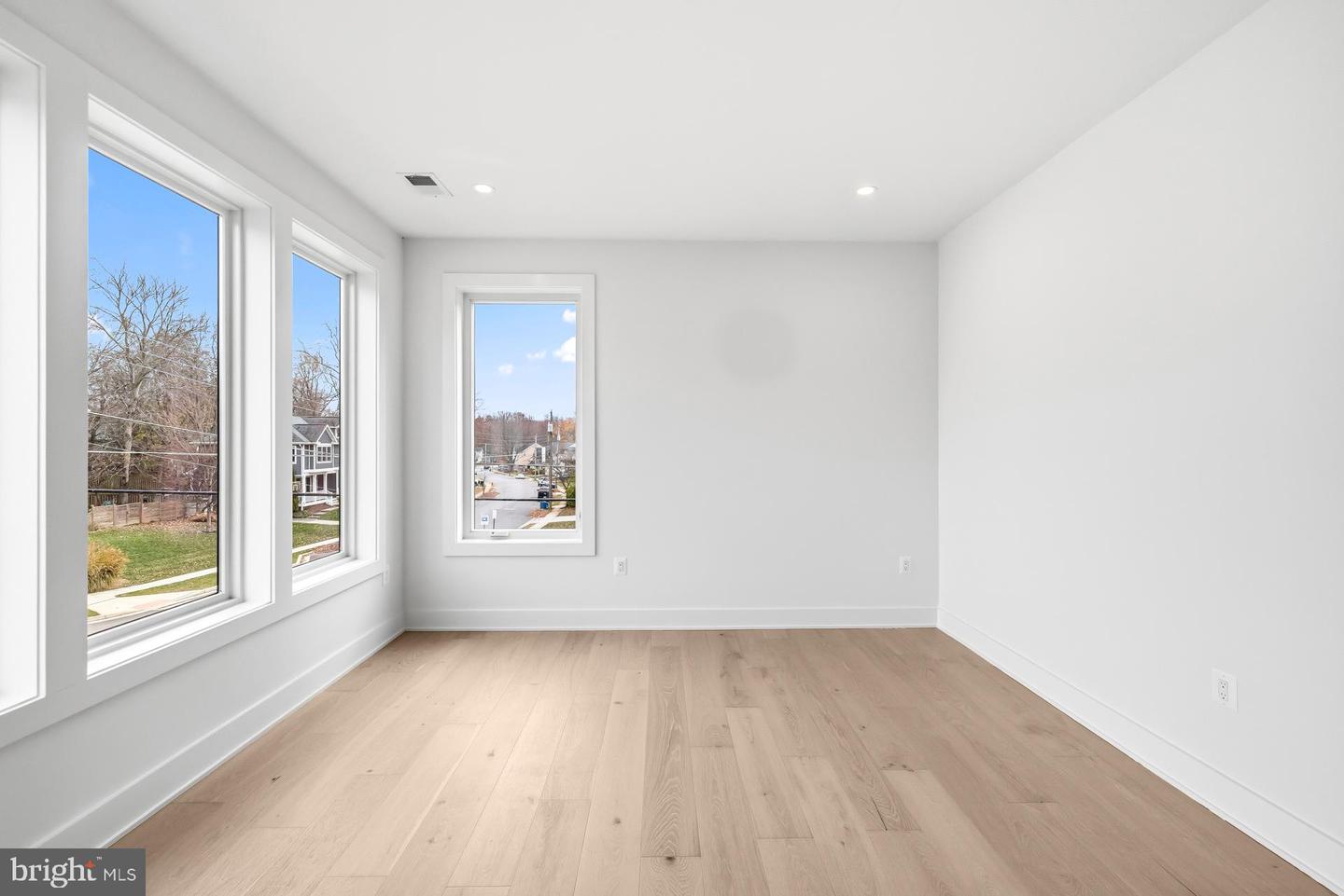 719 MEADOW LN SW, VIENNA, Virginia 22180, 6 Bedrooms Bedrooms, ,6 BathroomsBathrooms,Residential,For sale,719 MEADOW LN SW,VAFX2280146 MLS # VAFX2280146