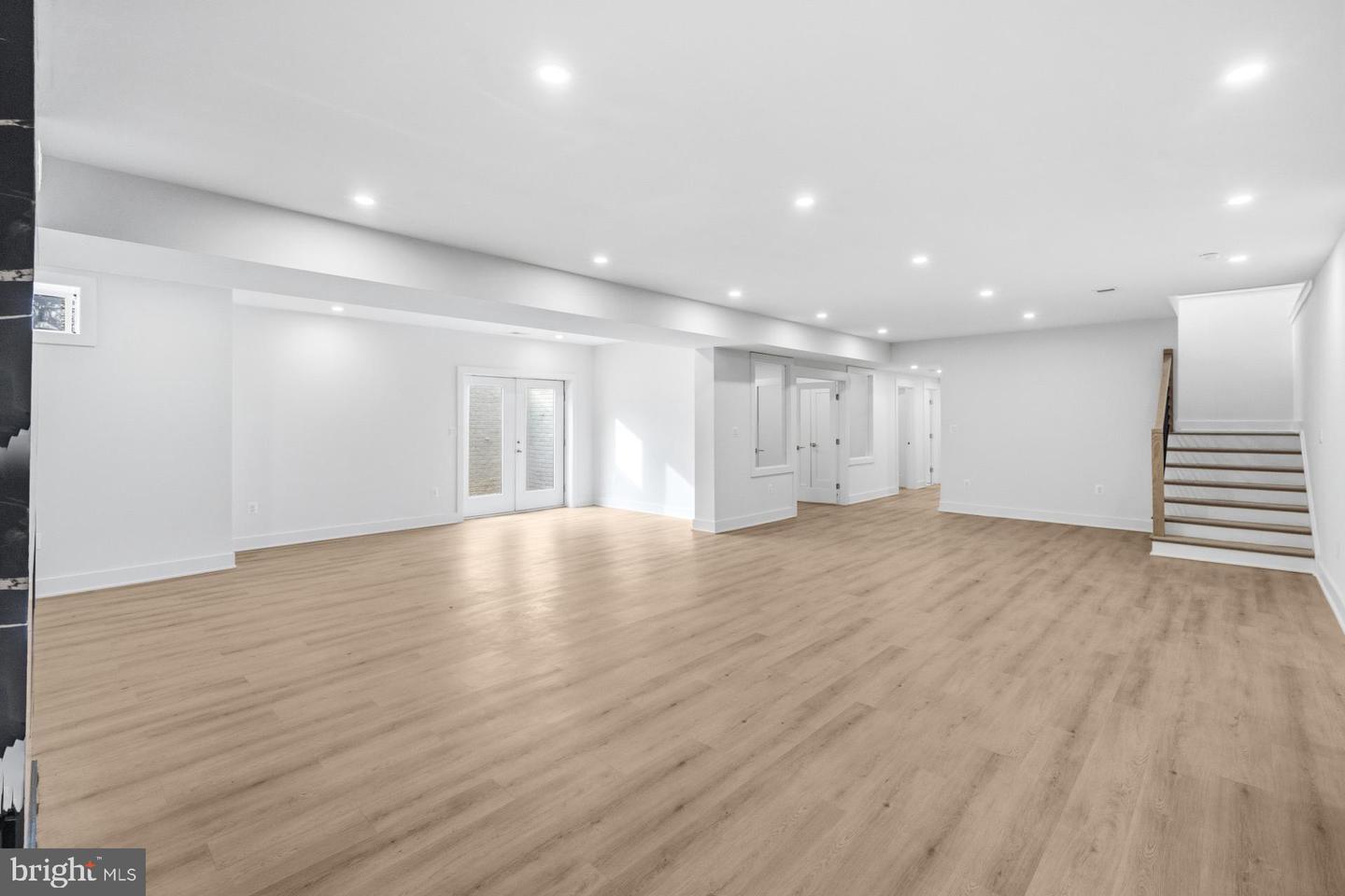 719 MEADOW LN SW, VIENNA, Virginia 22180, 6 Bedrooms Bedrooms, ,6 BathroomsBathrooms,Residential,For sale,719 MEADOW LN SW,VAFX2280146 MLS # VAFX2280146