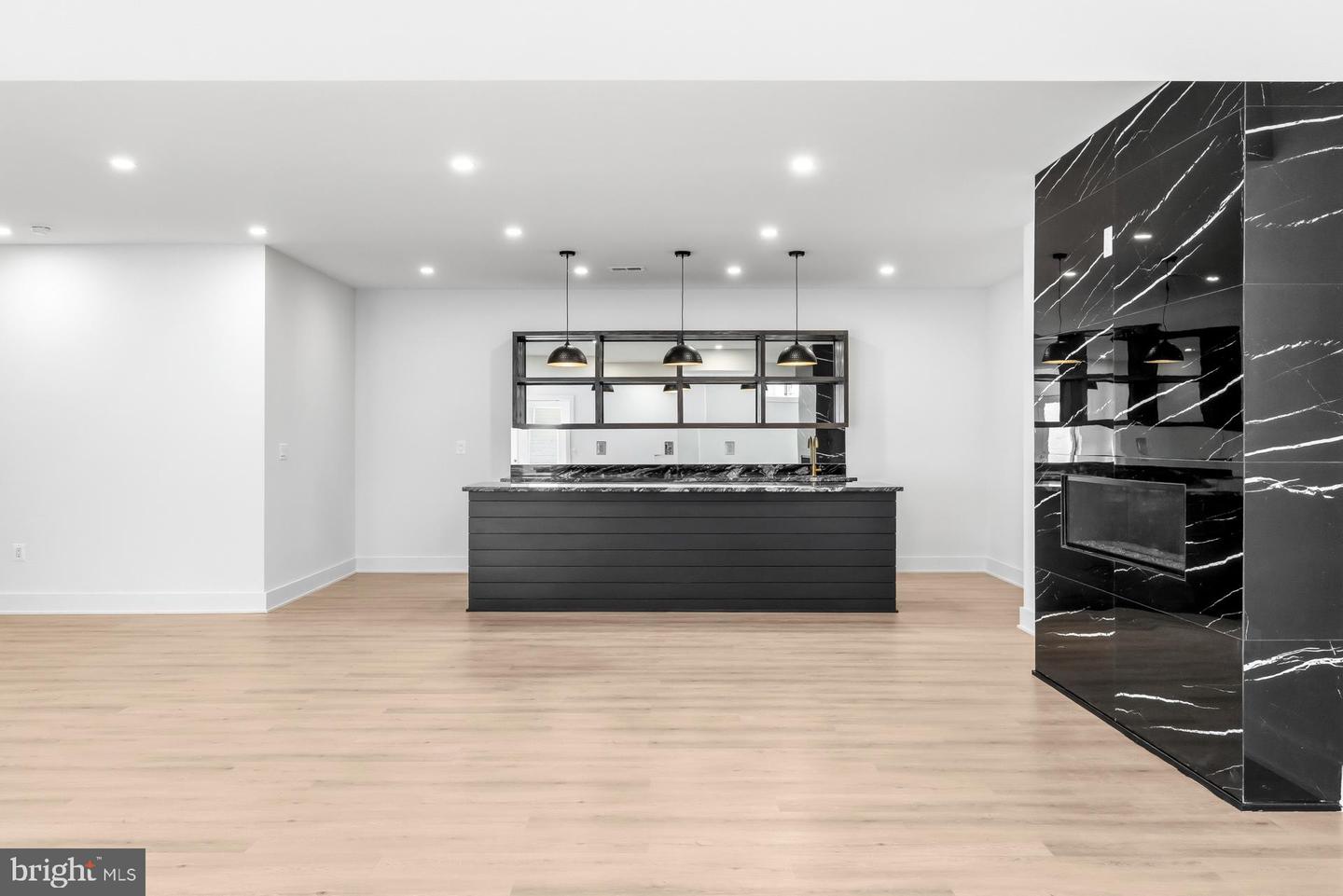 719 MEADOW LN SW, VIENNA, Virginia 22180, 6 Bedrooms Bedrooms, ,6 BathroomsBathrooms,Residential,For sale,719 MEADOW LN SW,VAFX2280146 MLS # VAFX2280146