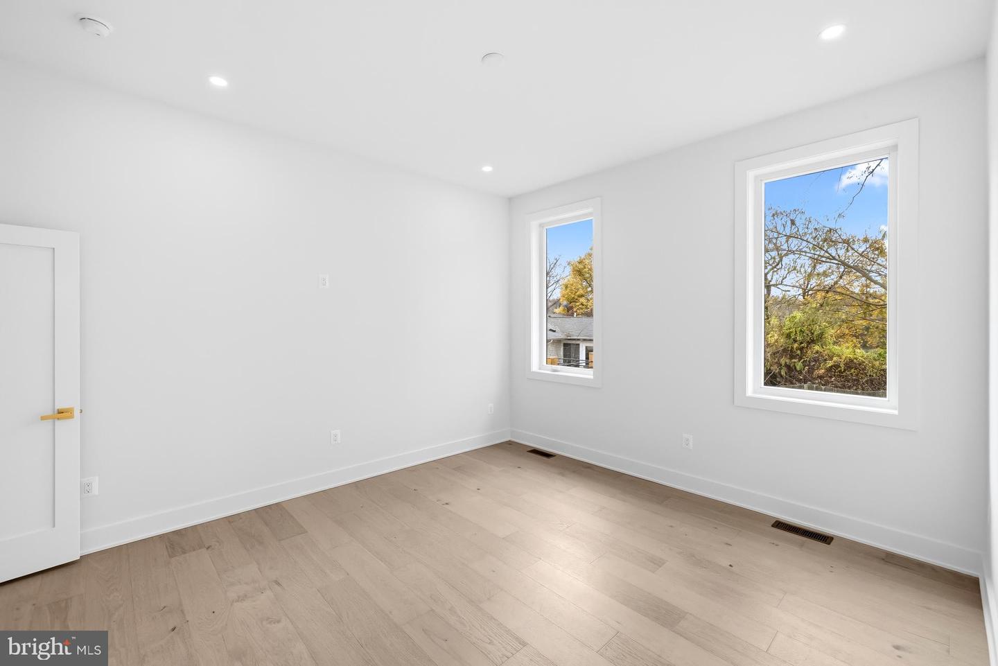 719 MEADOW LN SW, VIENNA, Virginia 22180, 6 Bedrooms Bedrooms, ,6 BathroomsBathrooms,Residential,For sale,719 MEADOW LN SW,VAFX2280146 MLS # VAFX2280146