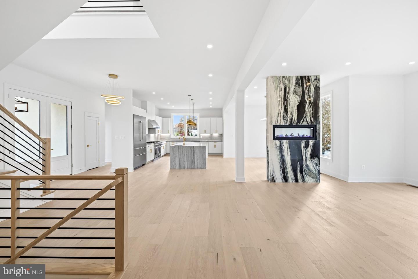 719 MEADOW LN SW, VIENNA, Virginia 22180, 6 Bedrooms Bedrooms, ,6 BathroomsBathrooms,Residential,For sale,719 MEADOW LN SW,VAFX2280146 MLS # VAFX2280146