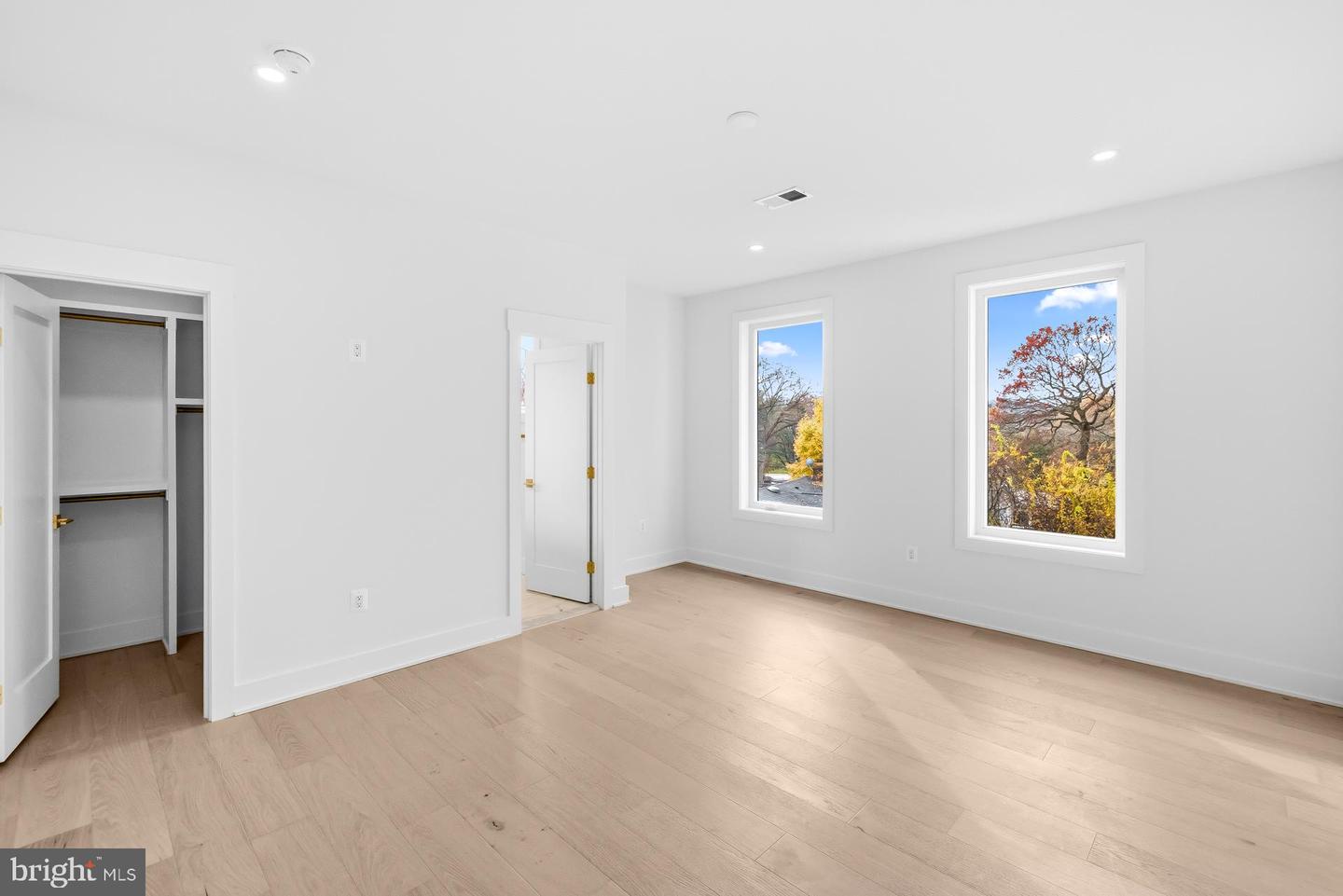 719 MEADOW LN SW, VIENNA, Virginia 22180, 6 Bedrooms Bedrooms, ,6 BathroomsBathrooms,Residential,For sale,719 MEADOW LN SW,VAFX2280146 MLS # VAFX2280146