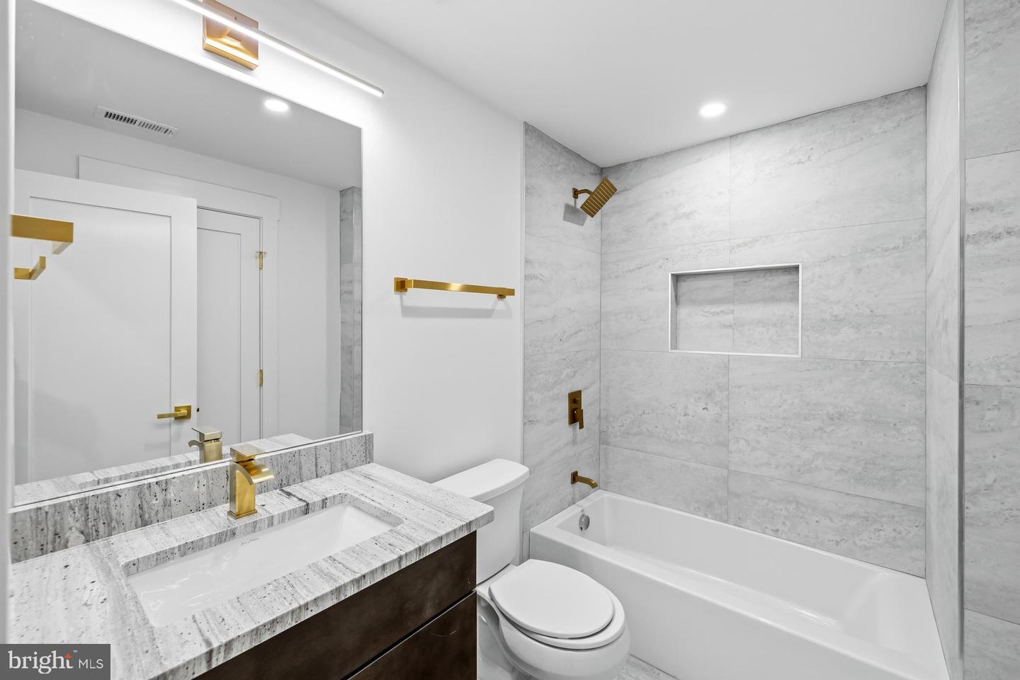 719 MEADOW LN SW, VIENNA, Virginia 22180, 6 Bedrooms Bedrooms, ,6 BathroomsBathrooms,Residential,For sale,719 MEADOW LN SW,VAFX2280146 MLS # VAFX2280146