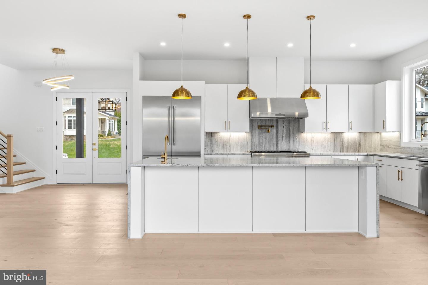 719 MEADOW LN SW, VIENNA, Virginia 22180, 6 Bedrooms Bedrooms, ,6 BathroomsBathrooms,Residential,For sale,719 MEADOW LN SW,VAFX2280146 MLS # VAFX2280146