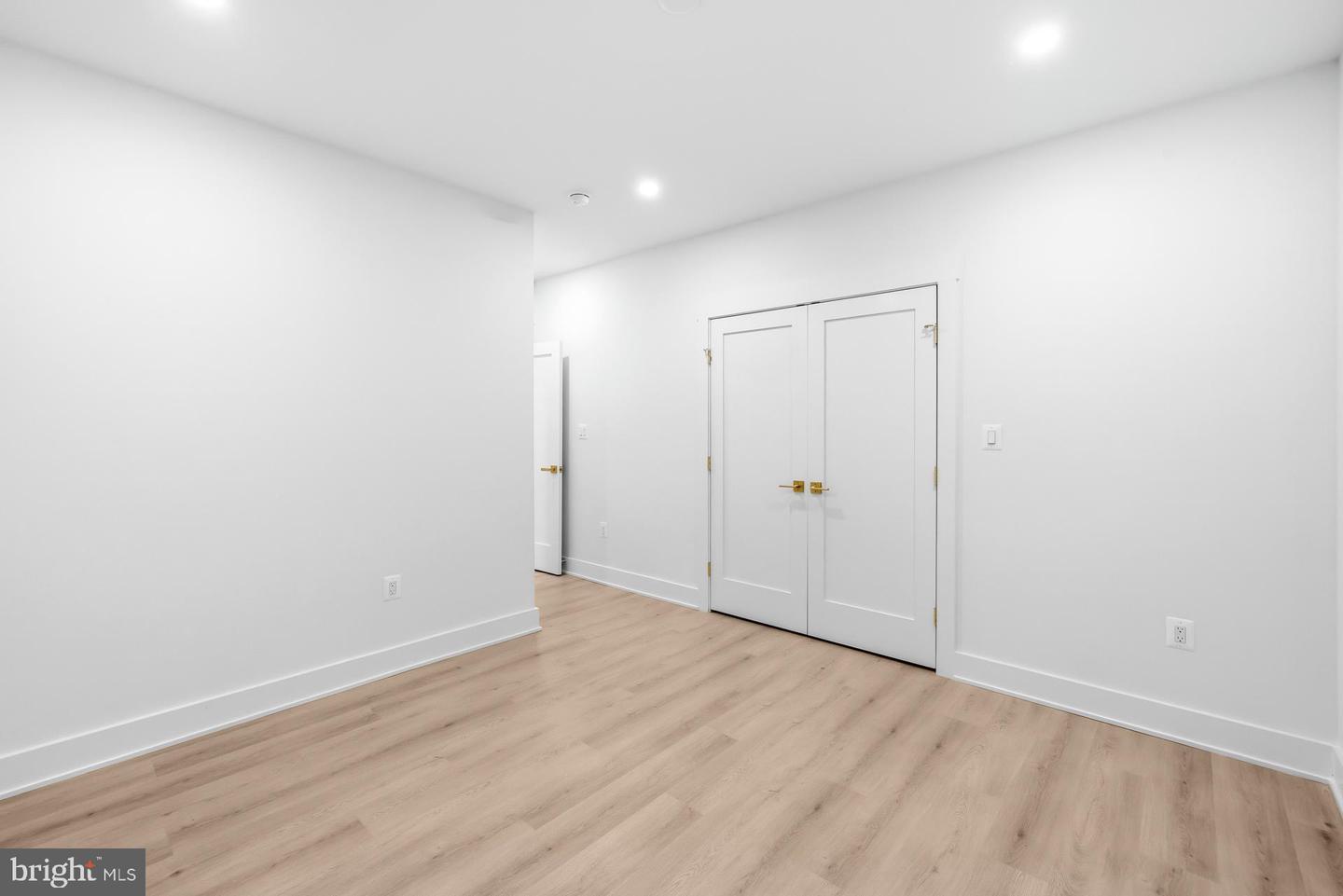 719 MEADOW LN SW, VIENNA, Virginia 22180, 6 Bedrooms Bedrooms, ,6 BathroomsBathrooms,Residential,For sale,719 MEADOW LN SW,VAFX2280146 MLS # VAFX2280146