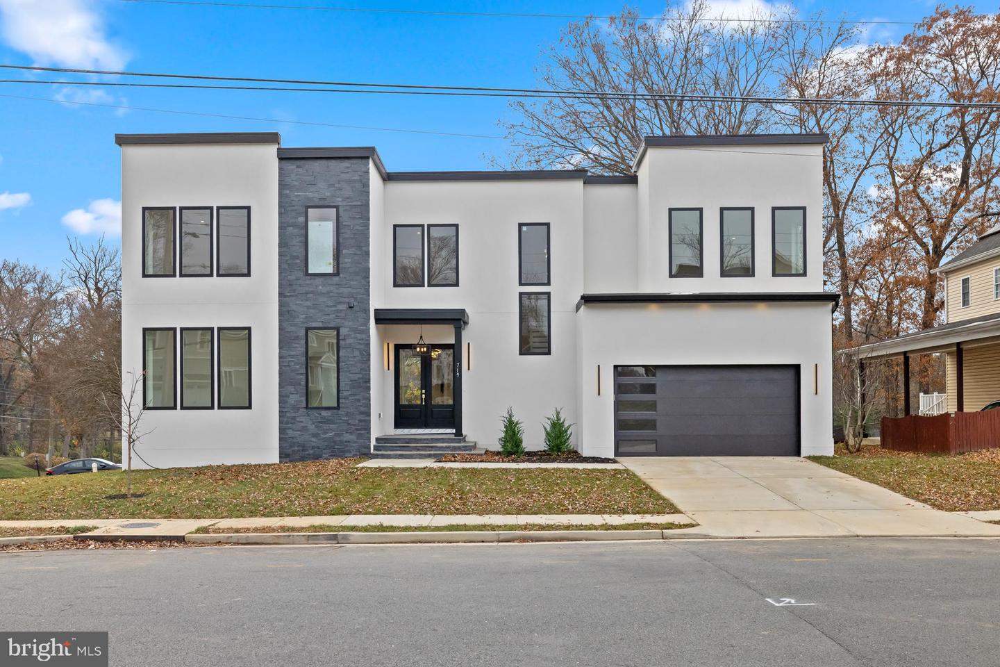 719 MEADOW LN SW, VIENNA, Virginia 22180, 6 Bedrooms Bedrooms, ,6 BathroomsBathrooms,Residential,For sale,719 MEADOW LN SW,VAFX2280146 MLS # VAFX2280146