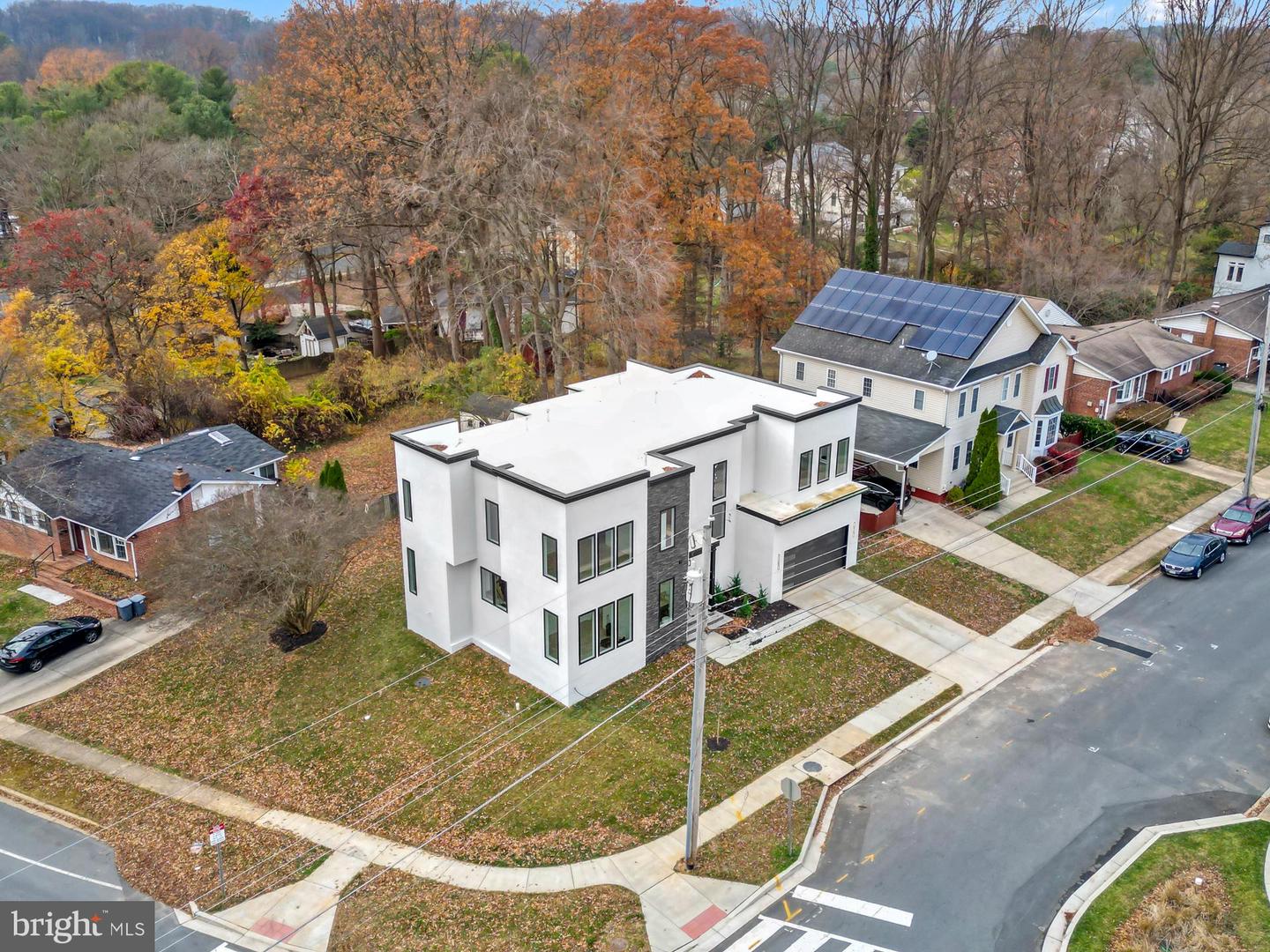 719 MEADOW LN SW, VIENNA, Virginia 22180, 6 Bedrooms Bedrooms, ,6 BathroomsBathrooms,Residential,For sale,719 MEADOW LN SW,VAFX2280146 MLS # VAFX2280146