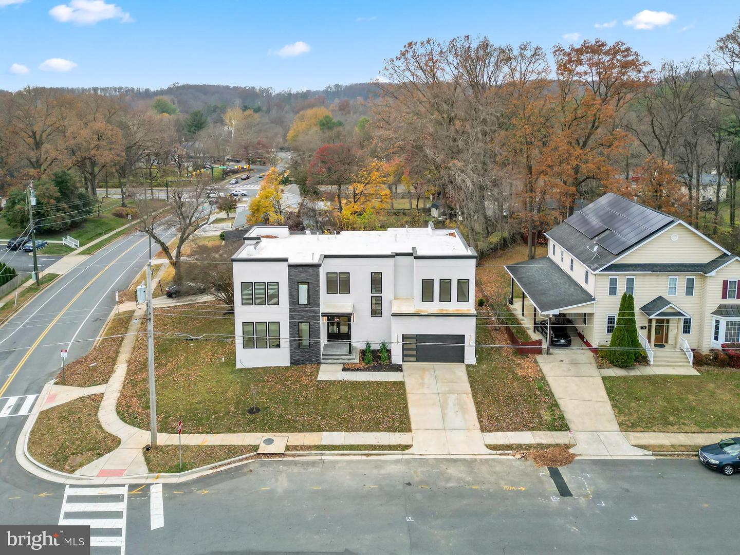 719 MEADOW LN SW, VIENNA, Virginia 22180, 6 Bedrooms Bedrooms, ,6 BathroomsBathrooms,Residential,For sale,719 MEADOW LN SW,VAFX2280146 MLS # VAFX2280146