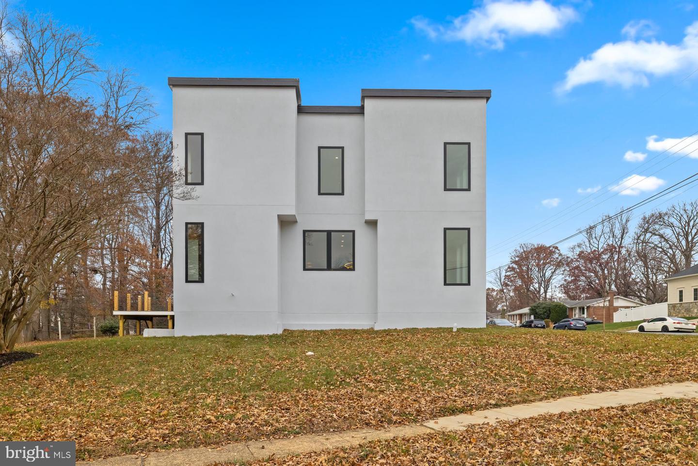 719 MEADOW LN SW, VIENNA, Virginia 22180, 6 Bedrooms Bedrooms, ,6 BathroomsBathrooms,Residential,For sale,719 MEADOW LN SW,VAFX2280146 MLS # VAFX2280146