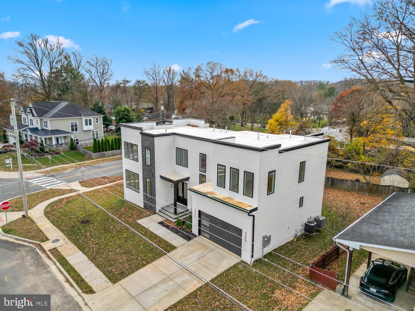 719 MEADOW LN SW, VIENNA, Virginia 22180, 6 Bedrooms Bedrooms, ,6 BathroomsBathrooms,Residential,For sale,719 MEADOW LN SW,VAFX2280146 MLS # VAFX2280146