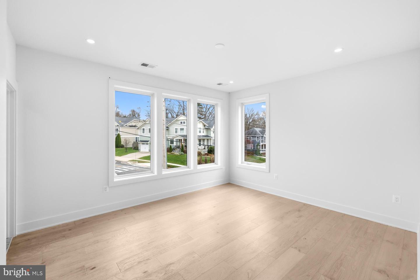 719 MEADOW LN SW, VIENNA, Virginia 22180, 6 Bedrooms Bedrooms, ,6 BathroomsBathrooms,Residential,For sale,719 MEADOW LN SW,VAFX2280146 MLS # VAFX2280146