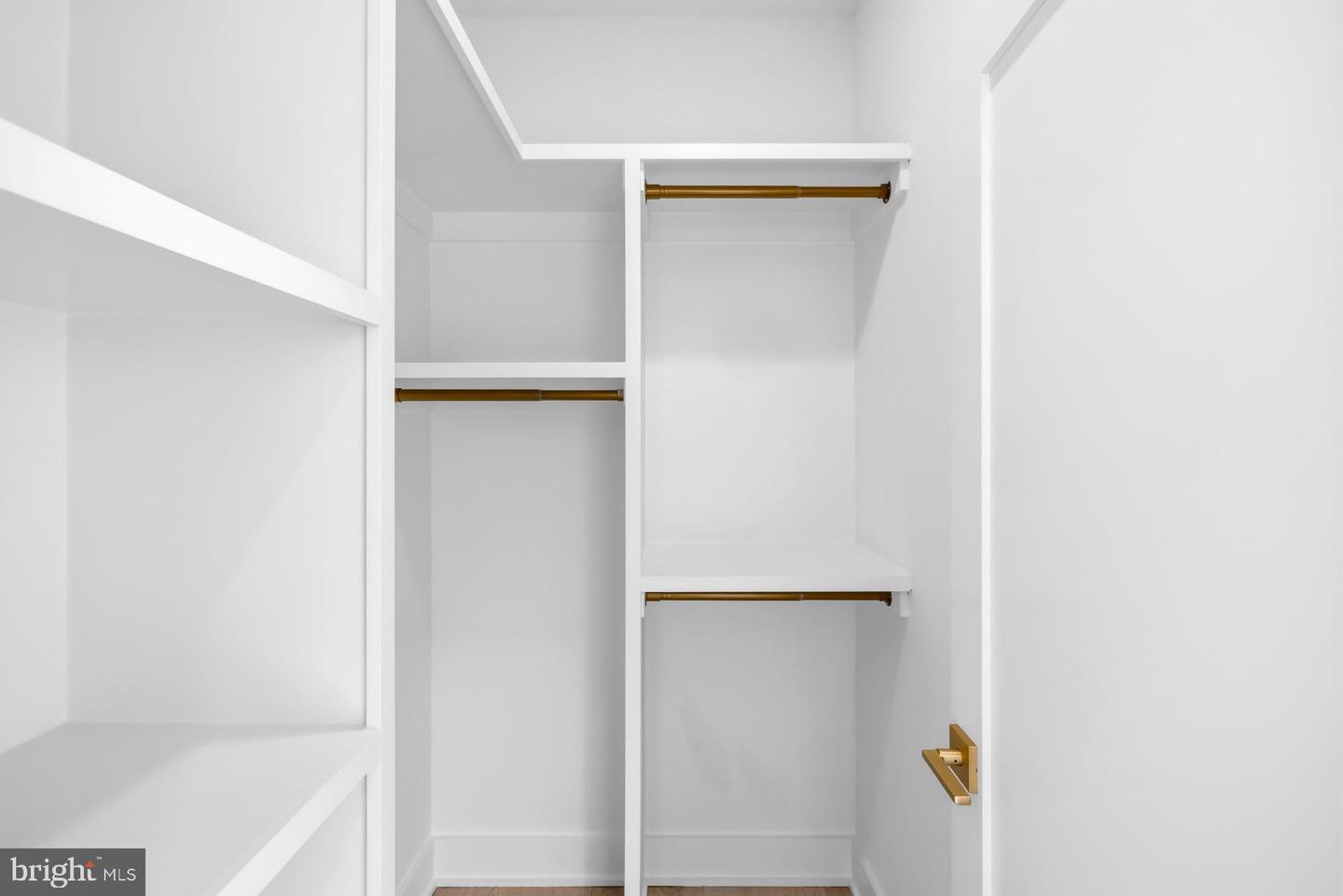 719 MEADOW LN SW, VIENNA, Virginia 22180, 6 Bedrooms Bedrooms, ,6 BathroomsBathrooms,Residential,For sale,719 MEADOW LN SW,VAFX2280146 MLS # VAFX2280146