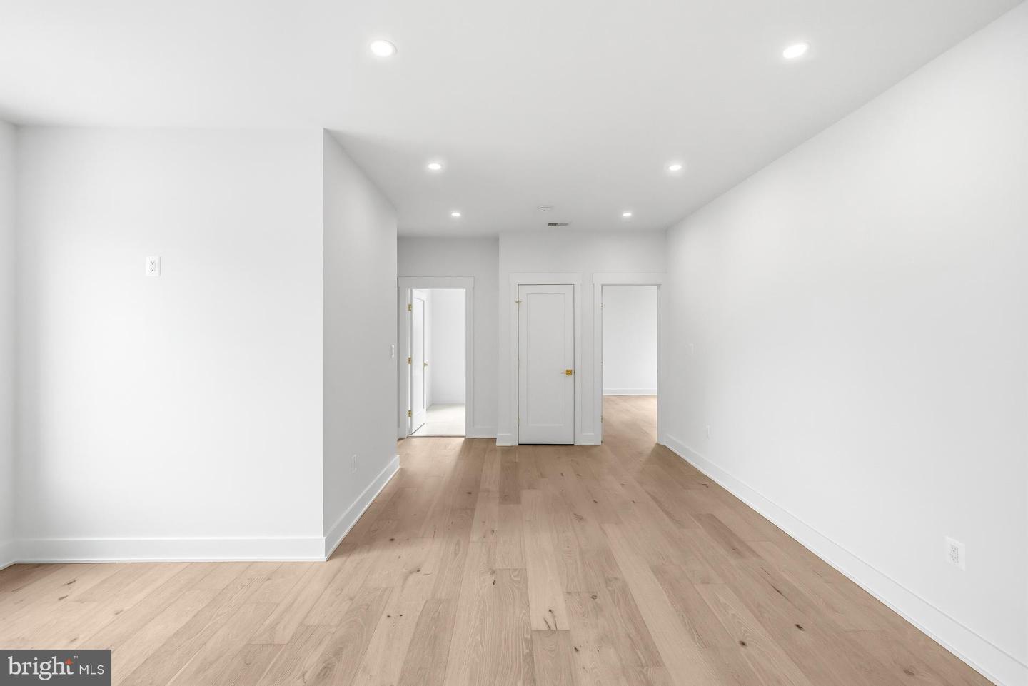 719 MEADOW LN SW, VIENNA, Virginia 22180, 6 Bedrooms Bedrooms, ,6 BathroomsBathrooms,Residential,For sale,719 MEADOW LN SW,VAFX2280146 MLS # VAFX2280146