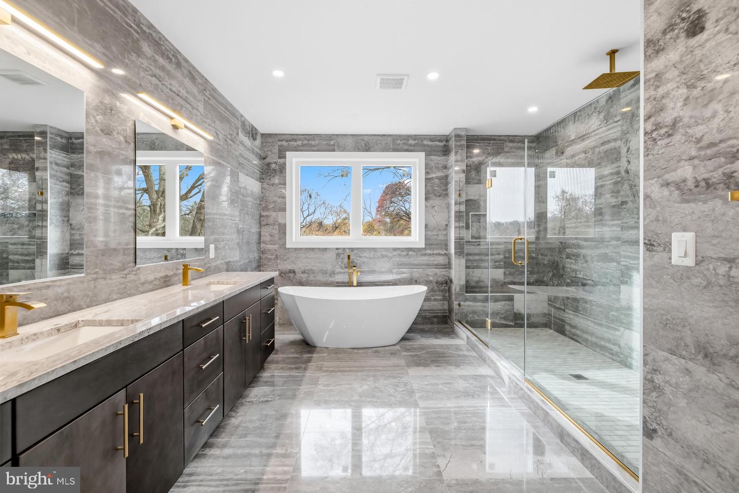 719 MEADOW LN SW, VIENNA, Virginia 22180, 6 Bedrooms Bedrooms, ,6 BathroomsBathrooms,Residential,For sale,719 MEADOW LN SW,VAFX2280146 MLS # VAFX2280146