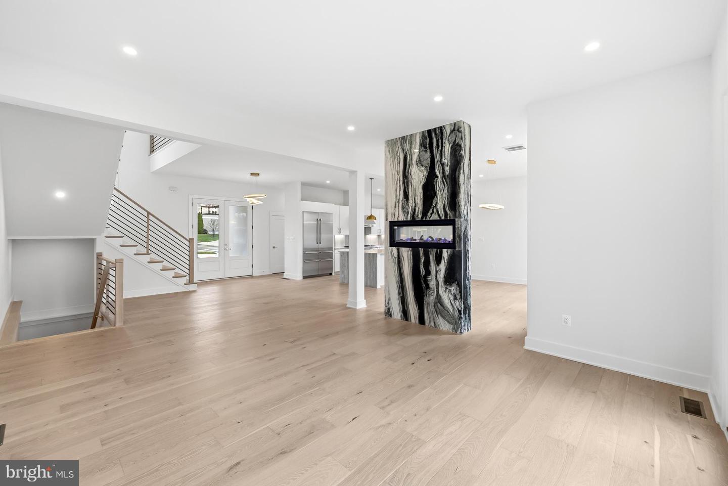 719 MEADOW LN SW, VIENNA, Virginia 22180, 6 Bedrooms Bedrooms, ,6 BathroomsBathrooms,Residential,For sale,719 MEADOW LN SW,VAFX2280146 MLS # VAFX2280146