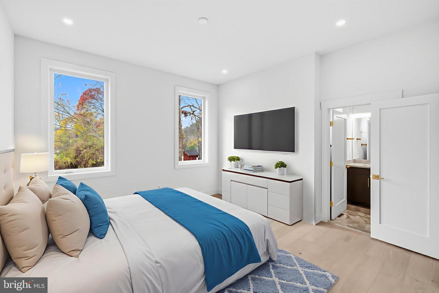 719 MEADOW LN SW, VIENNA, Virginia 22180, 6 Bedrooms Bedrooms, ,6 BathroomsBathrooms,Residential,For sale,719 MEADOW LN SW,VAFX2280146 MLS # VAFX2280146