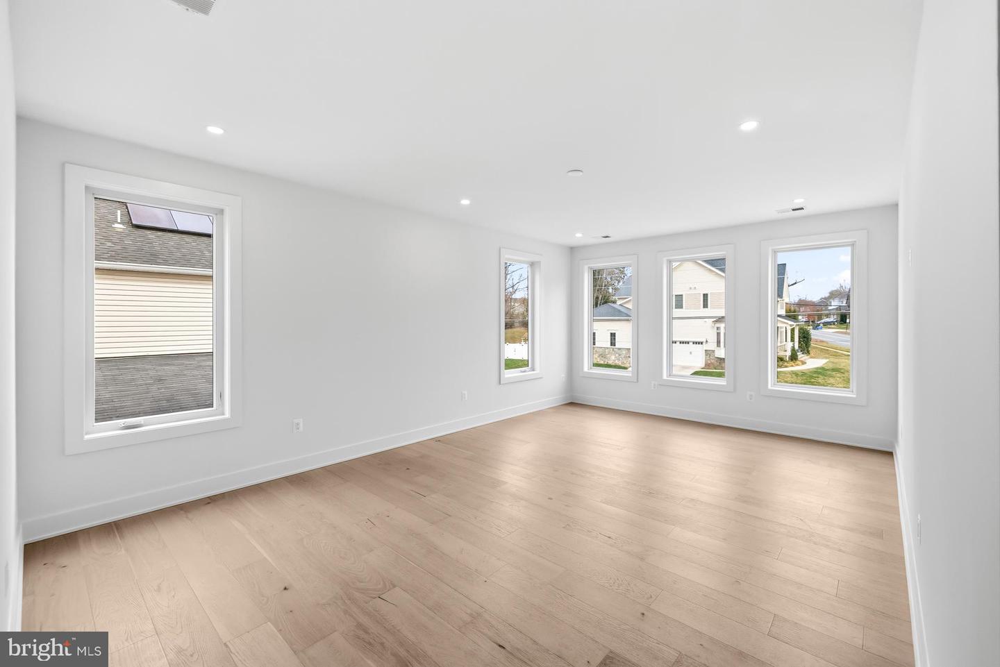 719 MEADOW LN SW, VIENNA, Virginia 22180, 6 Bedrooms Bedrooms, ,6 BathroomsBathrooms,Residential,For sale,719 MEADOW LN SW,VAFX2280146 MLS # VAFX2280146