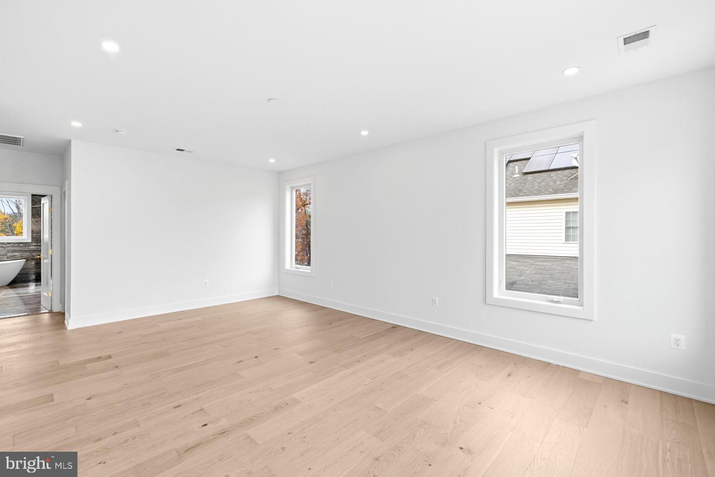 719 MEADOW LN SW, VIENNA, Virginia 22180, 6 Bedrooms Bedrooms, ,6 BathroomsBathrooms,Residential,For sale,719 MEADOW LN SW,VAFX2280146 MLS # VAFX2280146