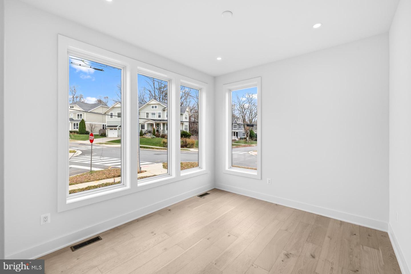 719 MEADOW LN SW, VIENNA, Virginia 22180, 6 Bedrooms Bedrooms, ,6 BathroomsBathrooms,Residential,For sale,719 MEADOW LN SW,VAFX2280146 MLS # VAFX2280146