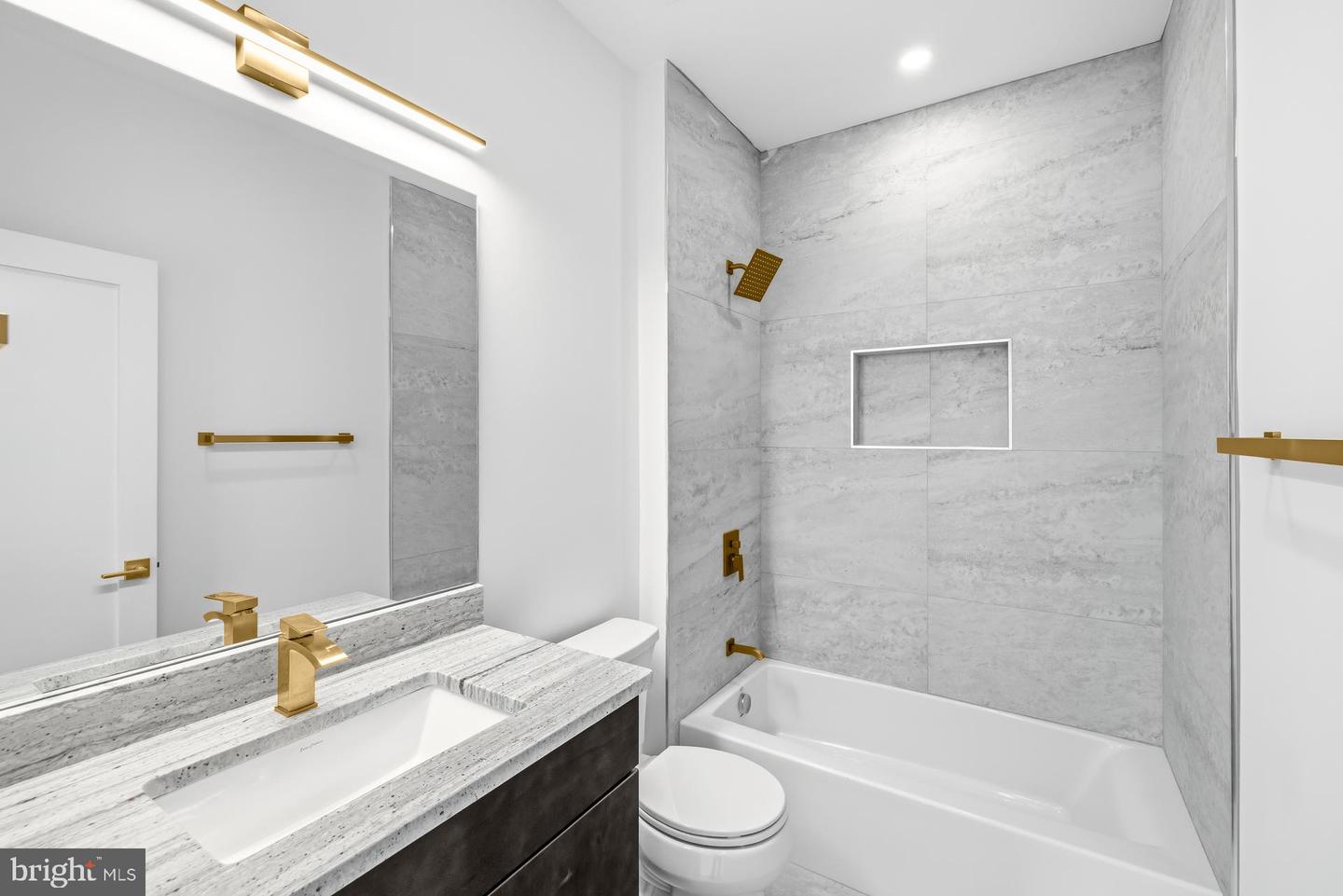 719 MEADOW LN SW, VIENNA, Virginia 22180, 6 Bedrooms Bedrooms, ,6 BathroomsBathrooms,Residential,For sale,719 MEADOW LN SW,VAFX2280146 MLS # VAFX2280146