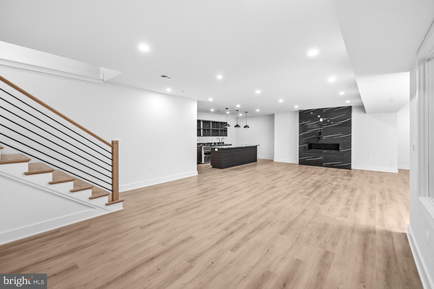 719 MEADOW LN SW, VIENNA, Virginia 22180, 6 Bedrooms Bedrooms, ,6 BathroomsBathrooms,Residential,For sale,719 MEADOW LN SW,VAFX2280146 MLS # VAFX2280146