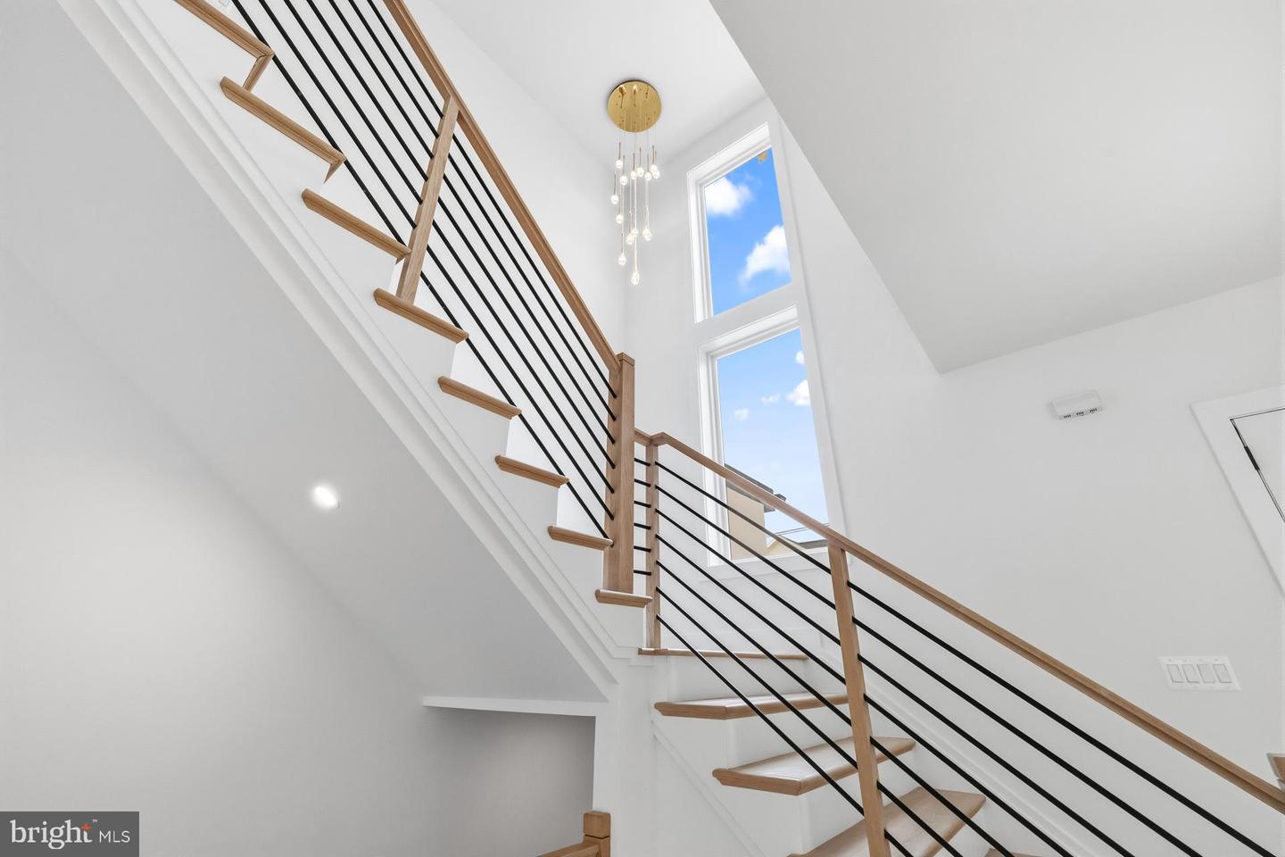 719 MEADOW LN SW, VIENNA, Virginia 22180, 6 Bedrooms Bedrooms, ,6 BathroomsBathrooms,Residential,For sale,719 MEADOW LN SW,VAFX2280146 MLS # VAFX2280146