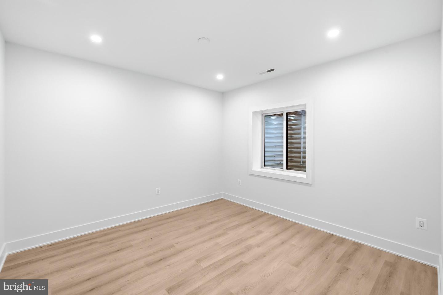 719 MEADOW LN SW, VIENNA, Virginia 22180, 6 Bedrooms Bedrooms, ,6 BathroomsBathrooms,Residential,For sale,719 MEADOW LN SW,VAFX2280146 MLS # VAFX2280146