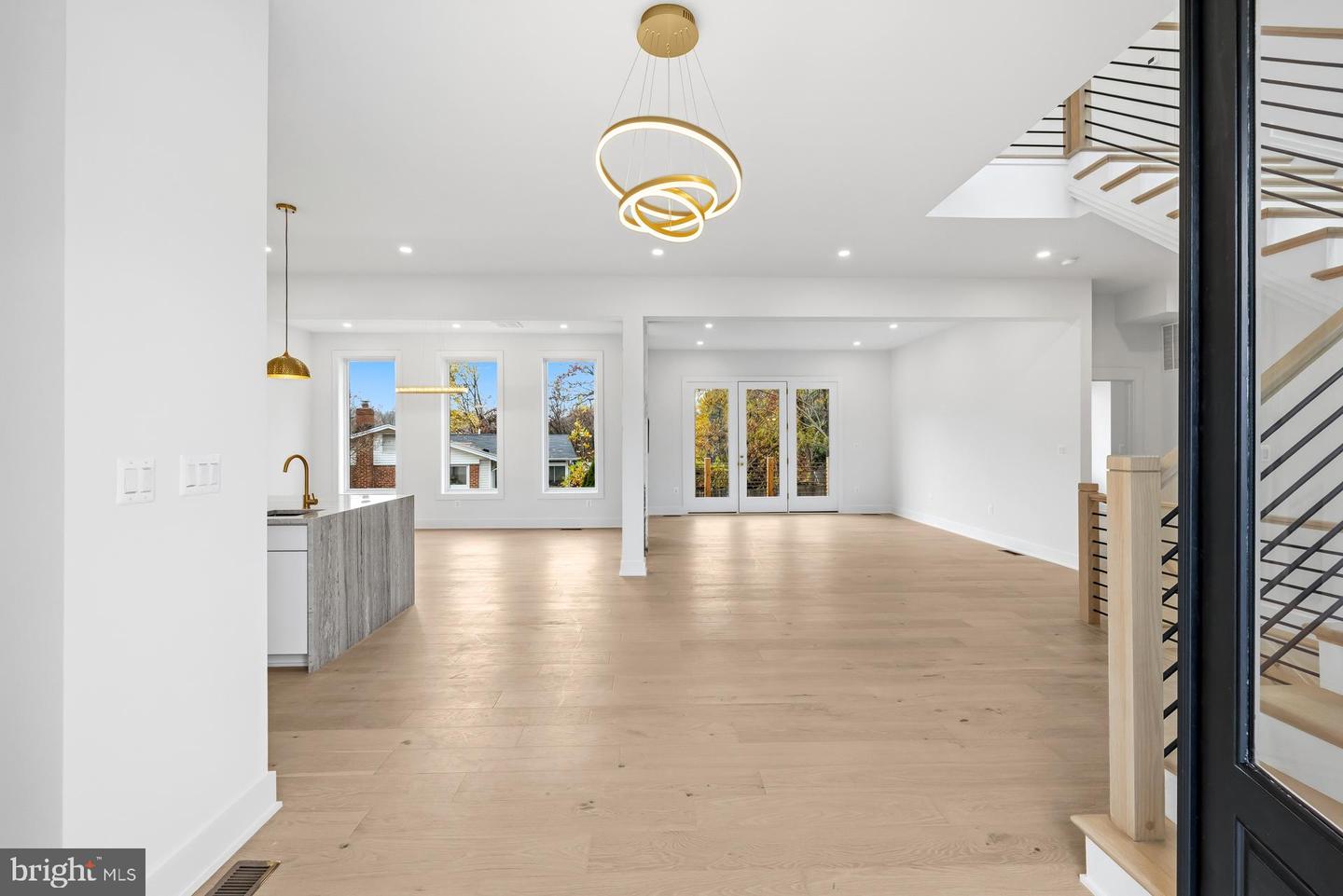 719 MEADOW LN SW, VIENNA, Virginia 22180, 6 Bedrooms Bedrooms, ,6 BathroomsBathrooms,Residential,For sale,719 MEADOW LN SW,VAFX2280146 MLS # VAFX2280146