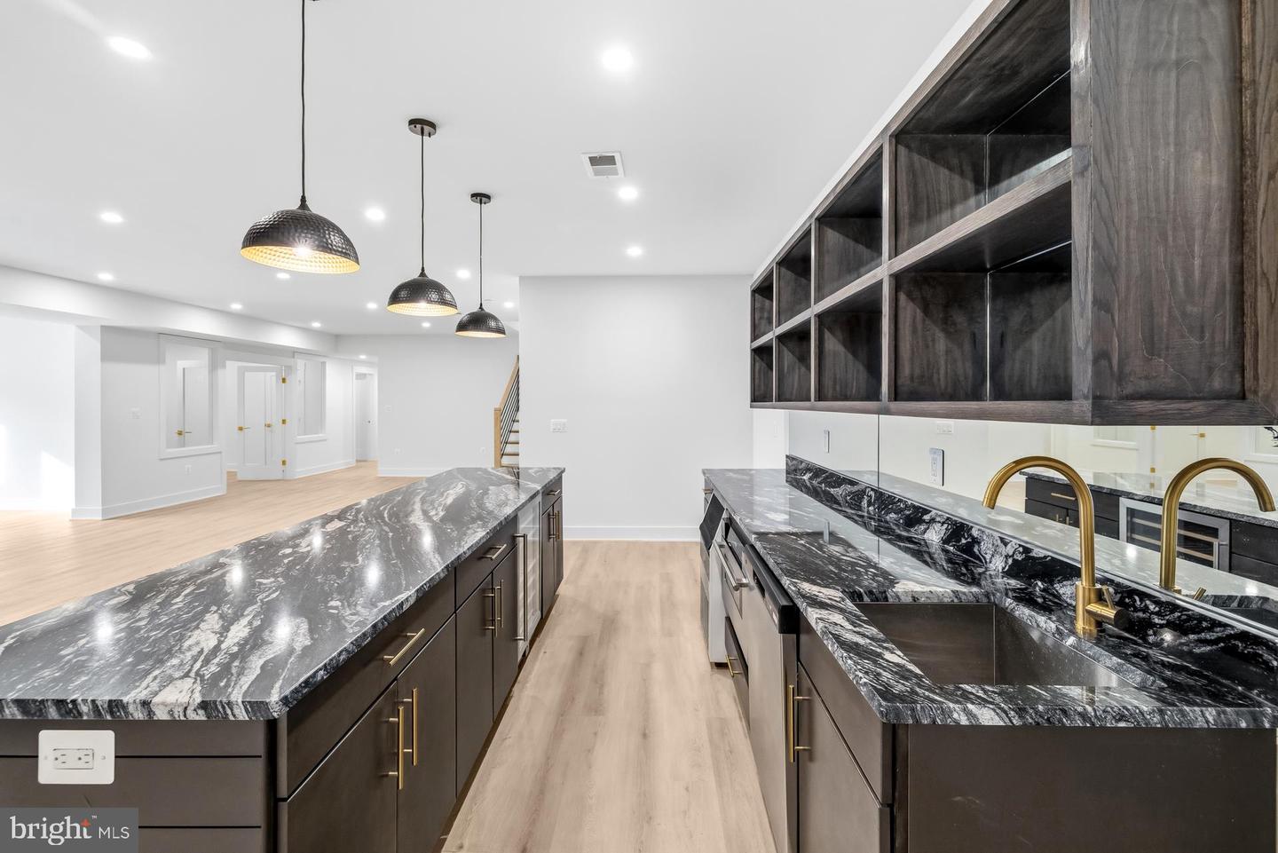 719 MEADOW LN SW, VIENNA, Virginia 22180, 6 Bedrooms Bedrooms, ,6 BathroomsBathrooms,Residential,For sale,719 MEADOW LN SW,VAFX2280146 MLS # VAFX2280146