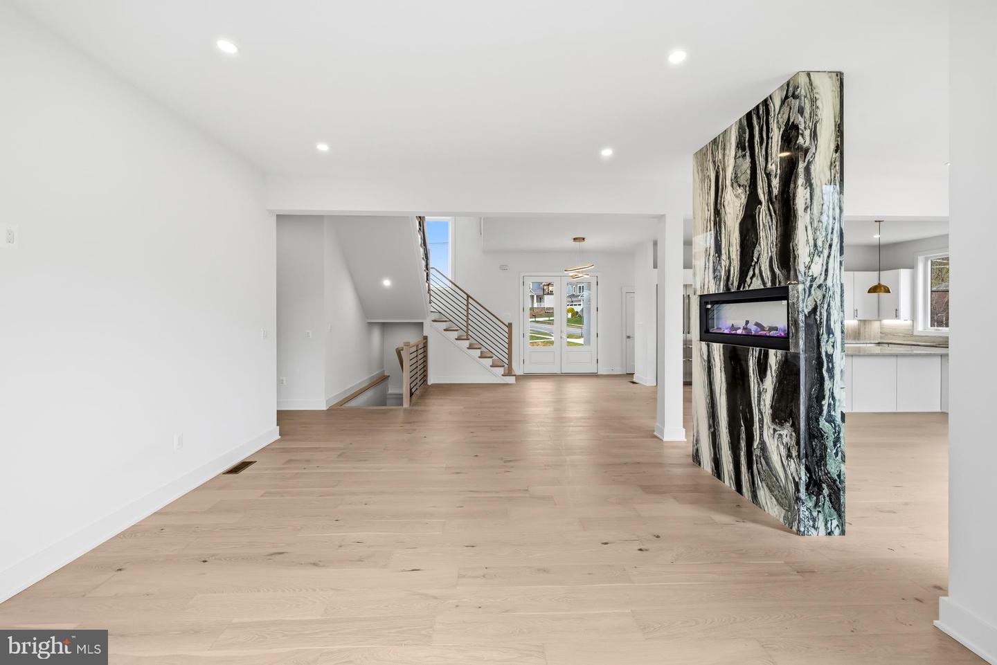 719 MEADOW LN SW, VIENNA, Virginia 22180, 6 Bedrooms Bedrooms, ,6 BathroomsBathrooms,Residential,For sale,719 MEADOW LN SW,VAFX2280146 MLS # VAFX2280146