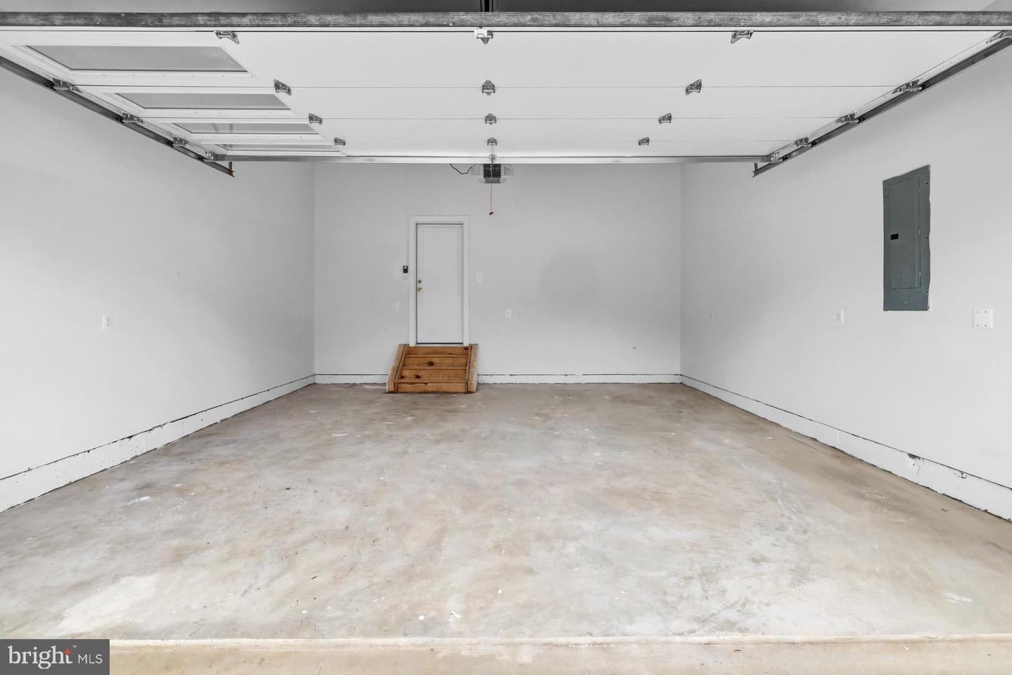 719 MEADOW LN SW, VIENNA, Virginia 22180, 6 Bedrooms Bedrooms, ,6 BathroomsBathrooms,Residential,For sale,719 MEADOW LN SW,VAFX2280146 MLS # VAFX2280146