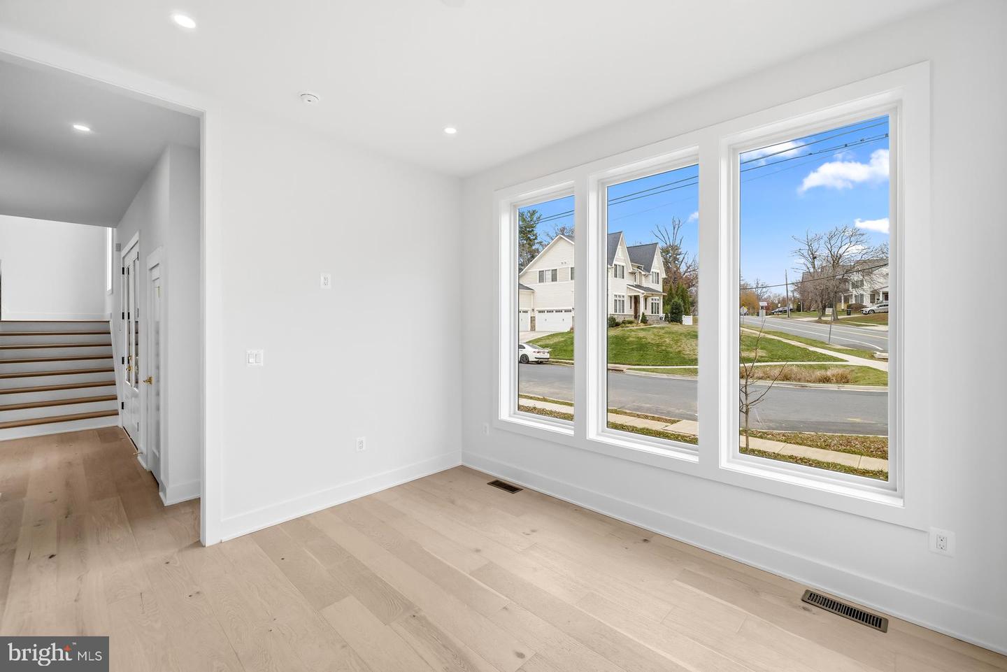 719 MEADOW LN SW, VIENNA, Virginia 22180, 6 Bedrooms Bedrooms, ,6 BathroomsBathrooms,Residential,For sale,719 MEADOW LN SW,VAFX2280146 MLS # VAFX2280146