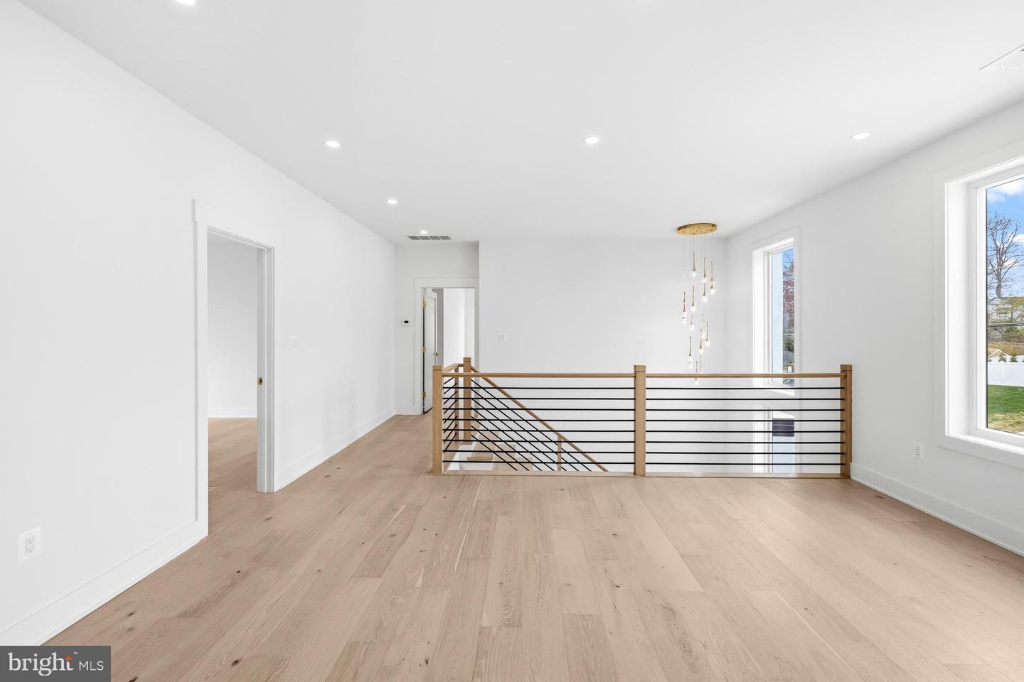 719 MEADOW LN SW, VIENNA, Virginia 22180, 6 Bedrooms Bedrooms, ,6 BathroomsBathrooms,Residential,For sale,719 MEADOW LN SW,VAFX2280146 MLS # VAFX2280146