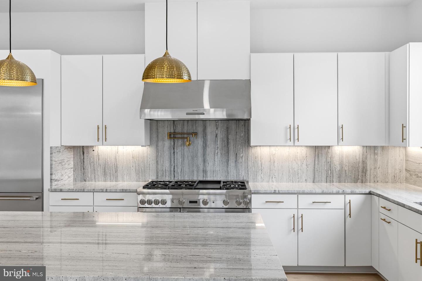 719 MEADOW LN SW, VIENNA, Virginia 22180, 6 Bedrooms Bedrooms, ,6 BathroomsBathrooms,Residential,For sale,719 MEADOW LN SW,VAFX2280146 MLS # VAFX2280146