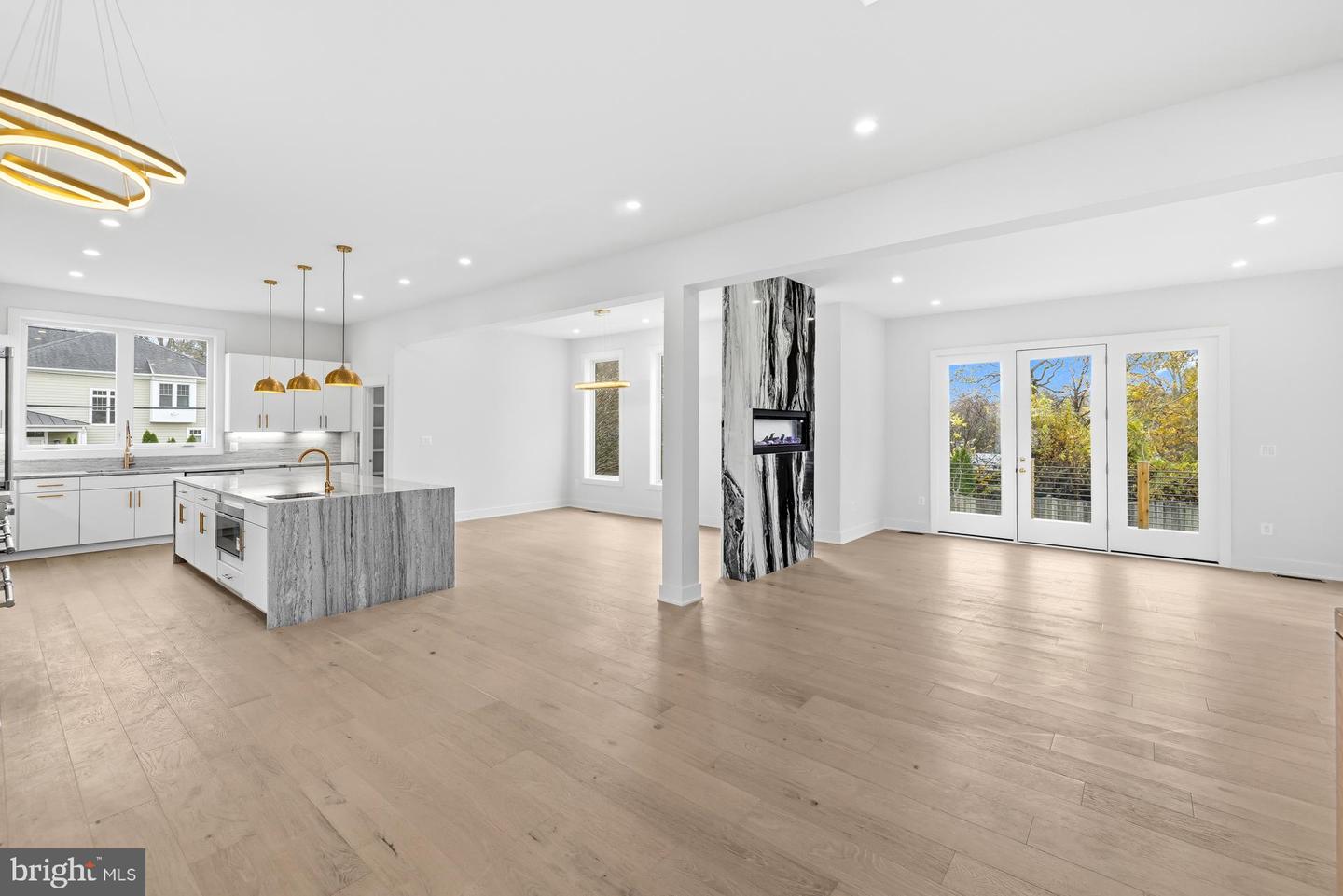 719 MEADOW LN SW, VIENNA, Virginia 22180, 6 Bedrooms Bedrooms, ,6 BathroomsBathrooms,Residential,For sale,719 MEADOW LN SW,VAFX2280146 MLS # VAFX2280146