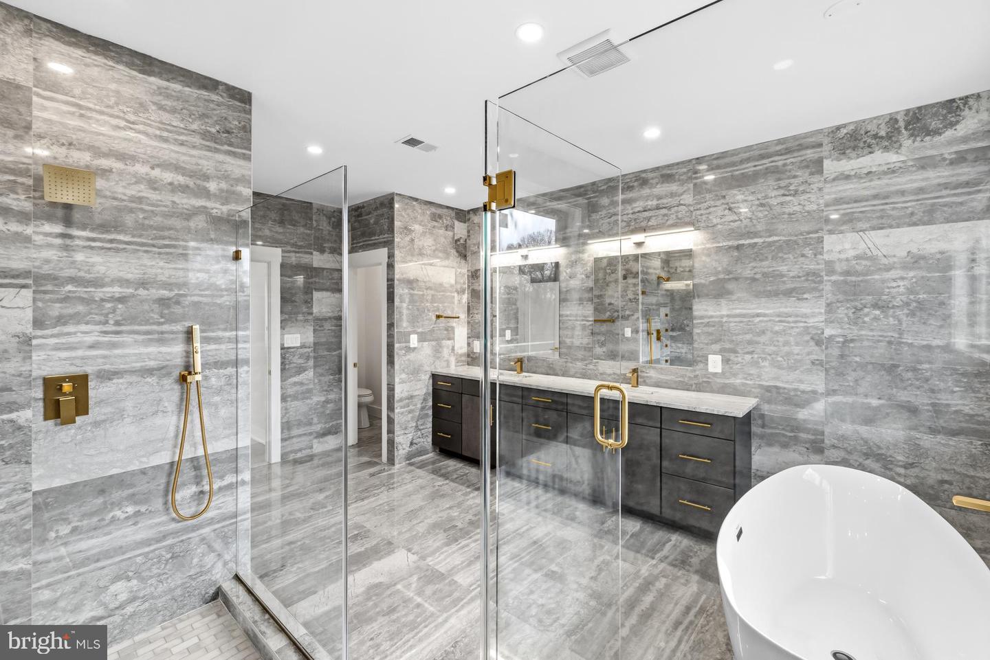 719 MEADOW LN SW, VIENNA, Virginia 22180, 6 Bedrooms Bedrooms, ,6 BathroomsBathrooms,Residential,For sale,719 MEADOW LN SW,VAFX2280146 MLS # VAFX2280146