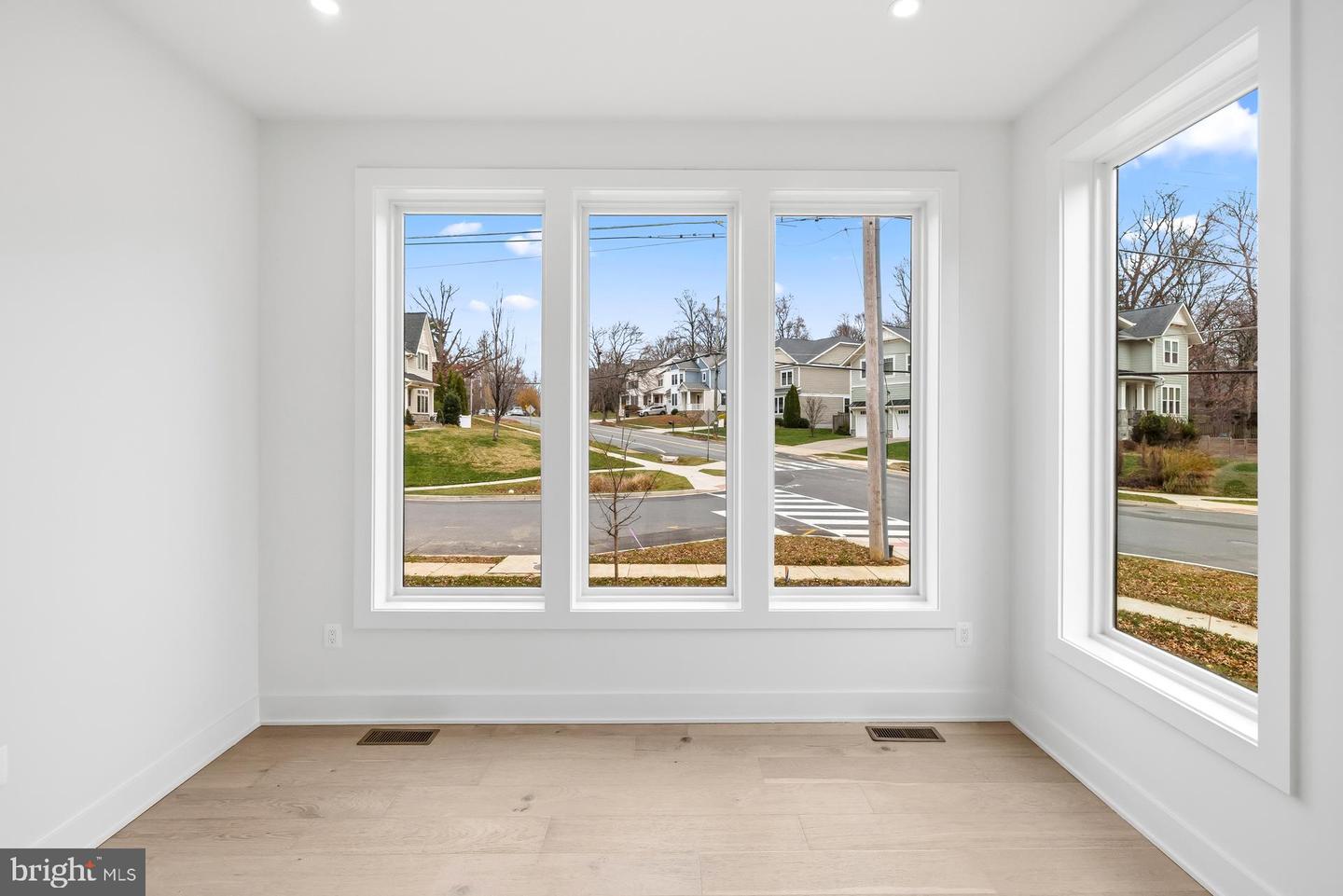 719 MEADOW LN SW, VIENNA, Virginia 22180, 6 Bedrooms Bedrooms, ,6 BathroomsBathrooms,Residential,For sale,719 MEADOW LN SW,VAFX2280146 MLS # VAFX2280146