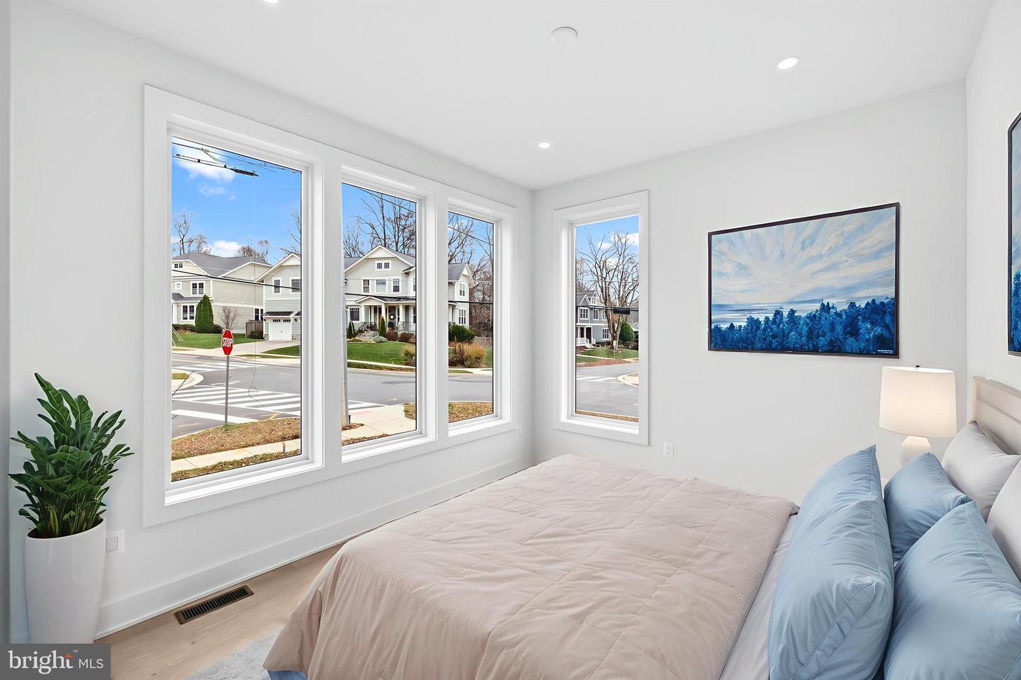 719 MEADOW LN SW, VIENNA, Virginia 22180, 6 Bedrooms Bedrooms, ,6 BathroomsBathrooms,Residential,For sale,719 MEADOW LN SW,VAFX2280146 MLS # VAFX2280146