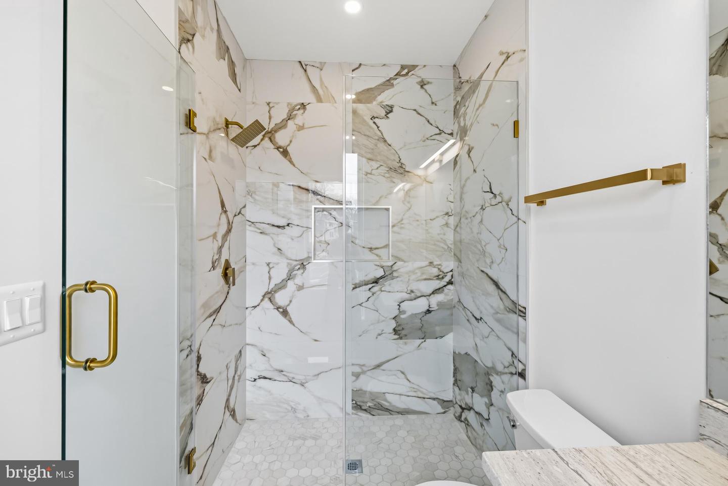 719 MEADOW LN SW, VIENNA, Virginia 22180, 6 Bedrooms Bedrooms, ,6 BathroomsBathrooms,Residential,For sale,719 MEADOW LN SW,VAFX2280146 MLS # VAFX2280146