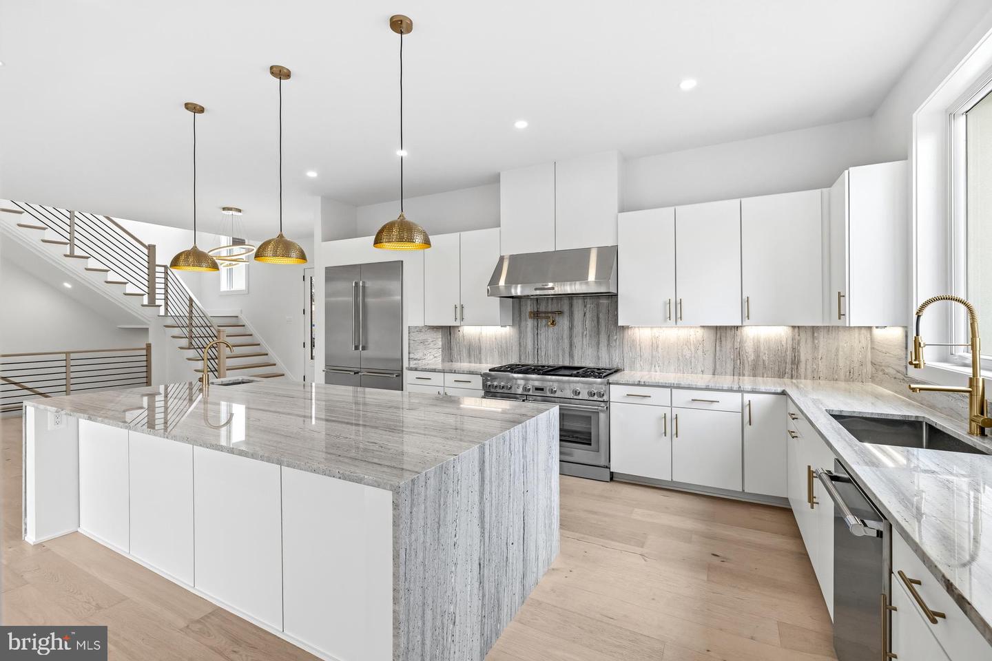 719 MEADOW LN SW, VIENNA, Virginia 22180, 6 Bedrooms Bedrooms, ,6 BathroomsBathrooms,Residential,For sale,719 MEADOW LN SW,VAFX2280146 MLS # VAFX2280146