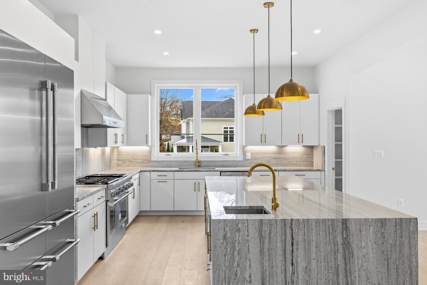 719 MEADOW LN SW, VIENNA, Virginia 22180, 6 Bedrooms Bedrooms, ,6 BathroomsBathrooms,Residential,For sale,719 MEADOW LN SW,VAFX2280146 MLS # VAFX2280146