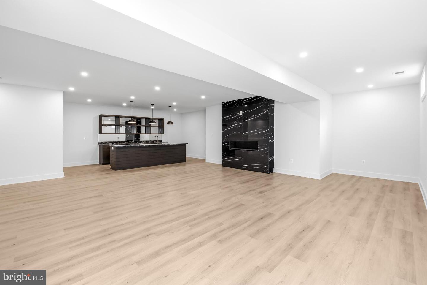 719 MEADOW LN SW, VIENNA, Virginia 22180, 6 Bedrooms Bedrooms, ,6 BathroomsBathrooms,Residential,For sale,719 MEADOW LN SW,VAFX2280146 MLS # VAFX2280146